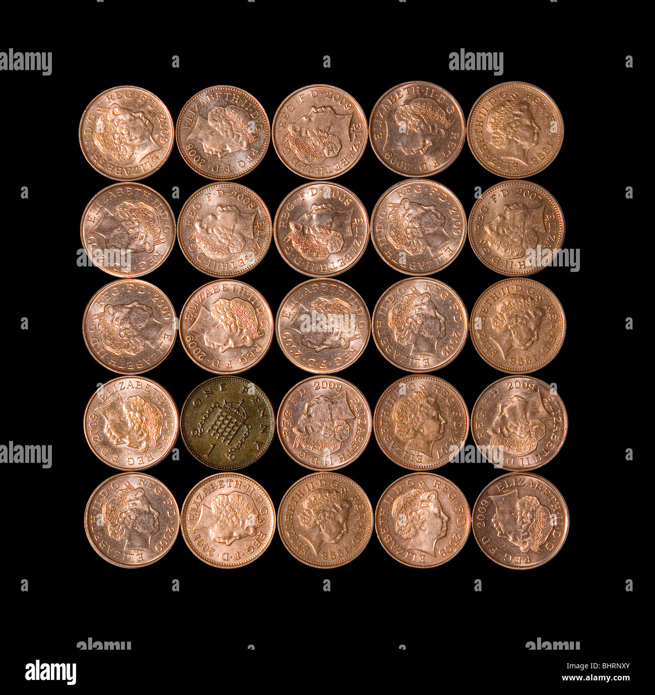 Bad penny sobre un fondo negro Foto de stock