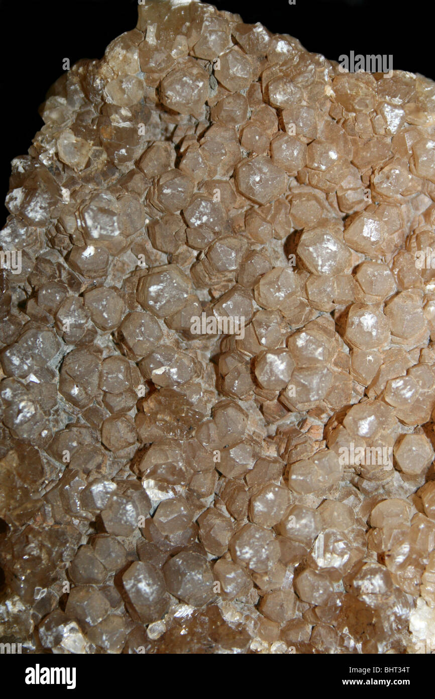 Nailhead cristales de Calcita en piedra caliza Foto de stock