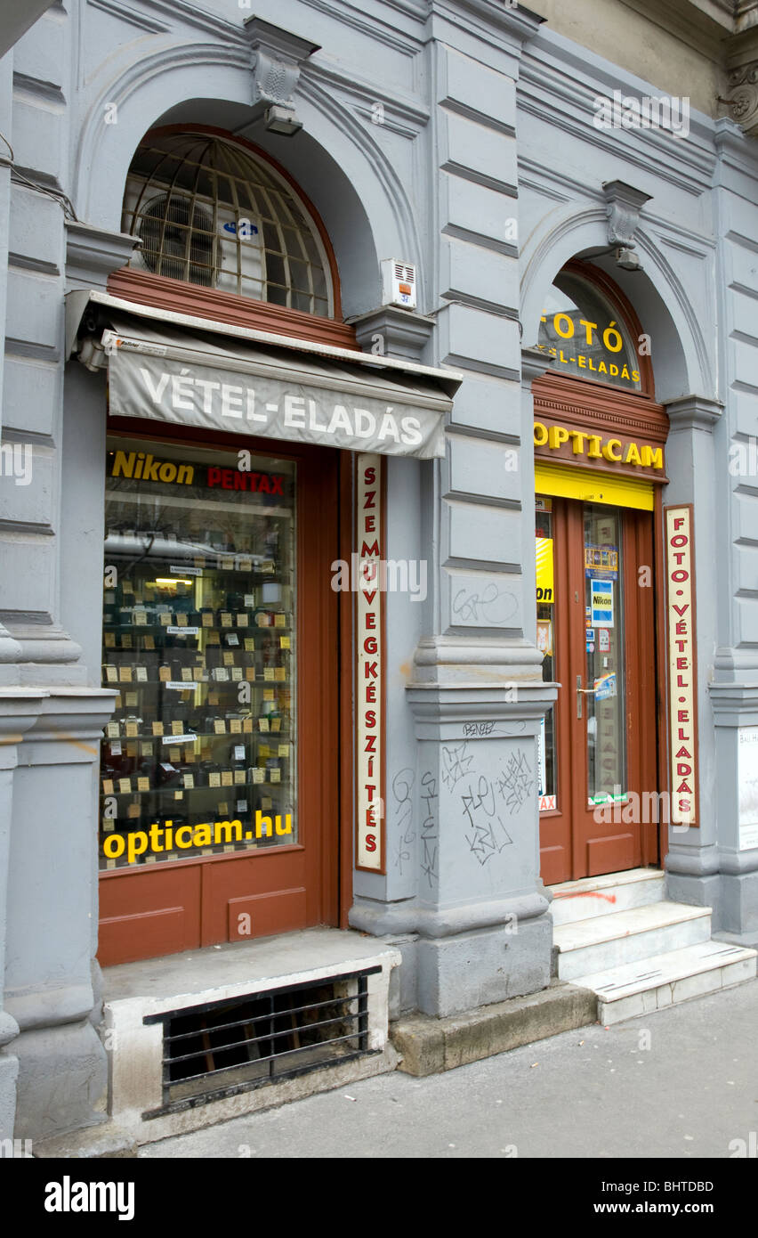 Una cámara tienda en Budapest, Hungría Fotografía de stock - Alamy