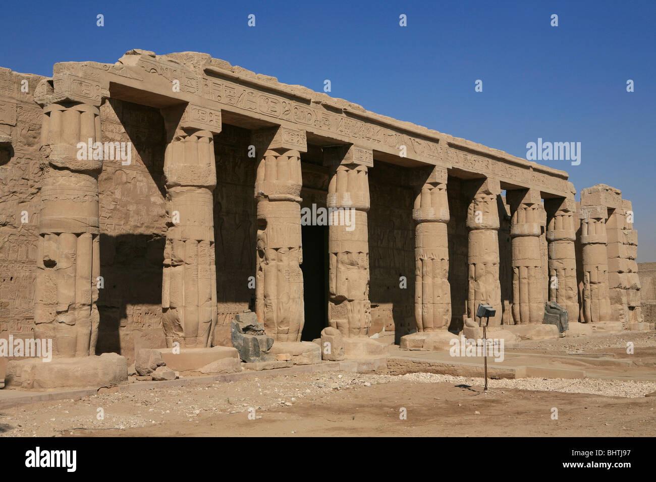 Templo mortuorio de Seti I en la necrópolis tebana, cerca de Luxor, Egipto Foto de stock