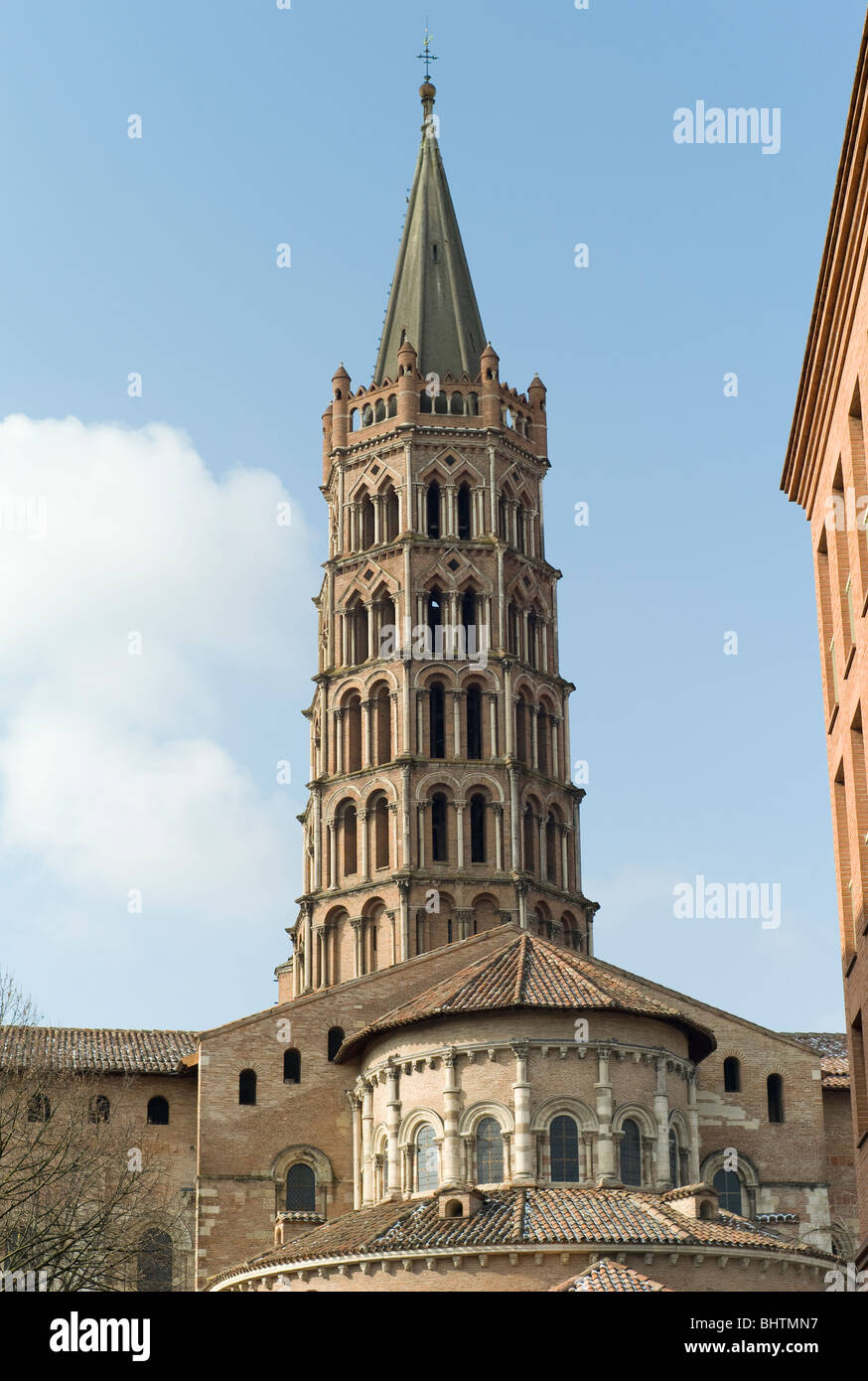 La torre de la catedral de St Sernin, Toulouse, Haute Garonne, Occitanie, Francia Foto de stock