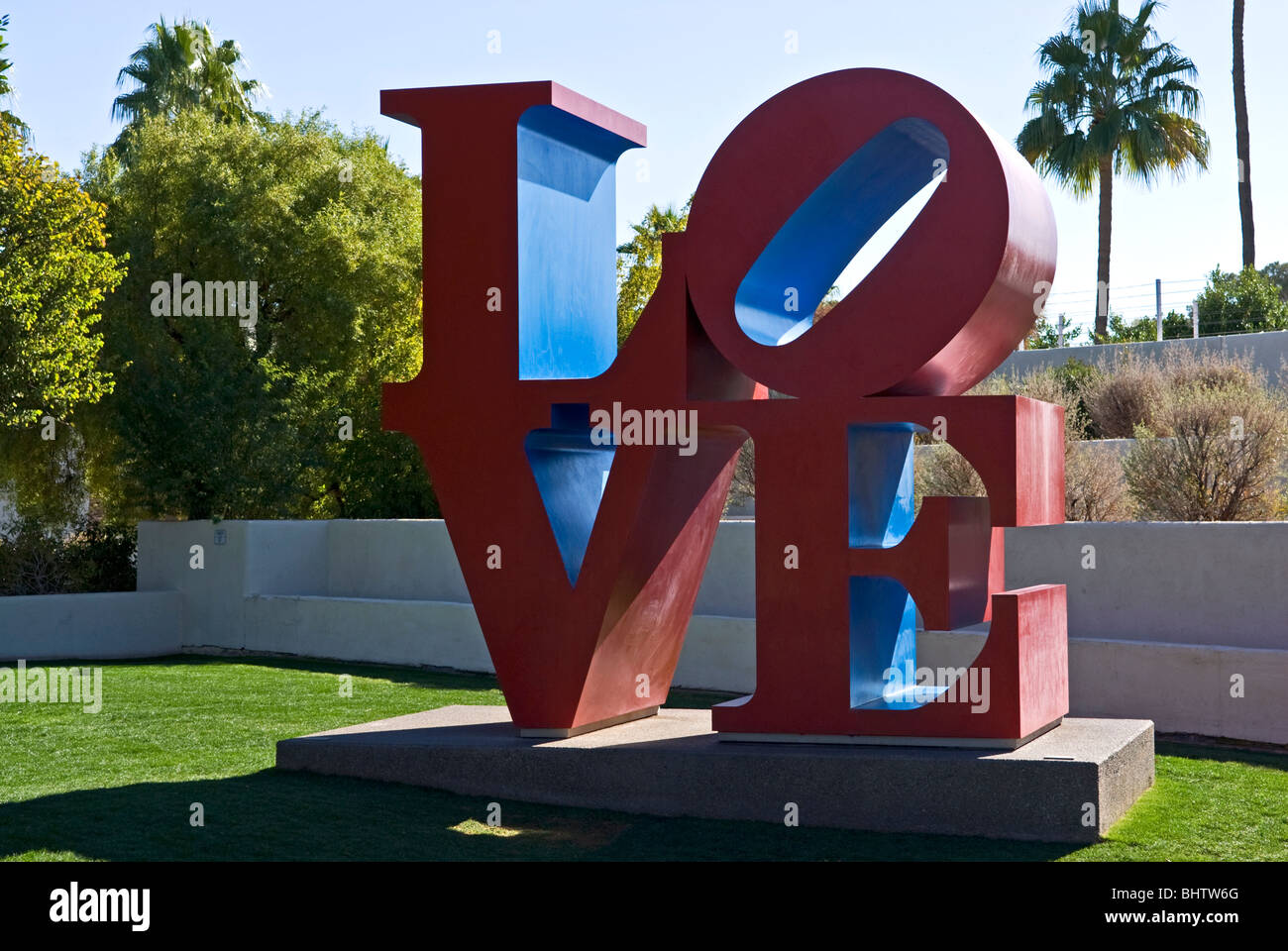 Robert Indiana 'amor' una escultura en el Scottsdale Civic Center Mall, de Scottsdale, Arizona, EE.UU. Foto de stock