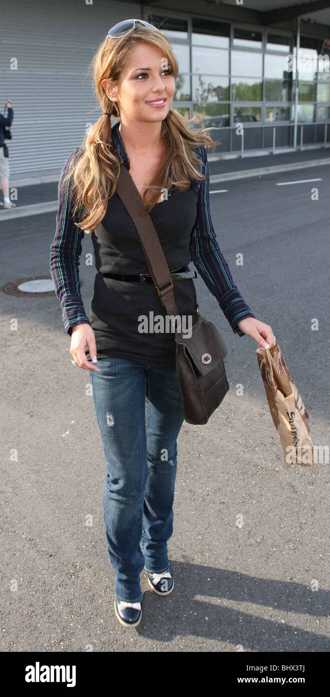 Copa del Mundo 2006 Cheryl Tweedy novia de Inglaterra, el futbolista Ashley Cole llega a mala Baden aeropuerto. Baden Baden de junio de 2006 Foto de stock