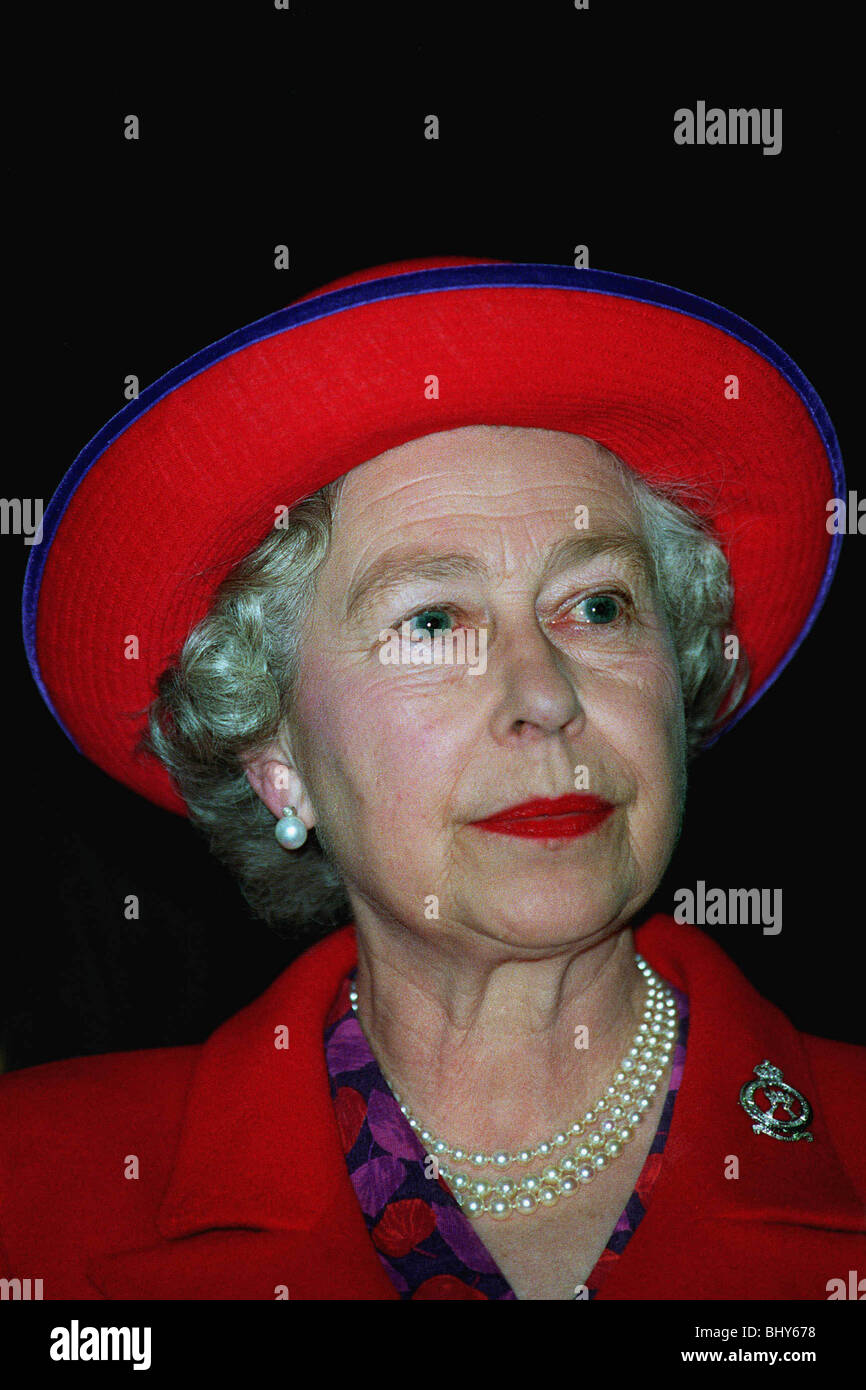 La Reina Isabel II REINA DE INGLATERRA 02 de noviembre de 1992 Foto de stock