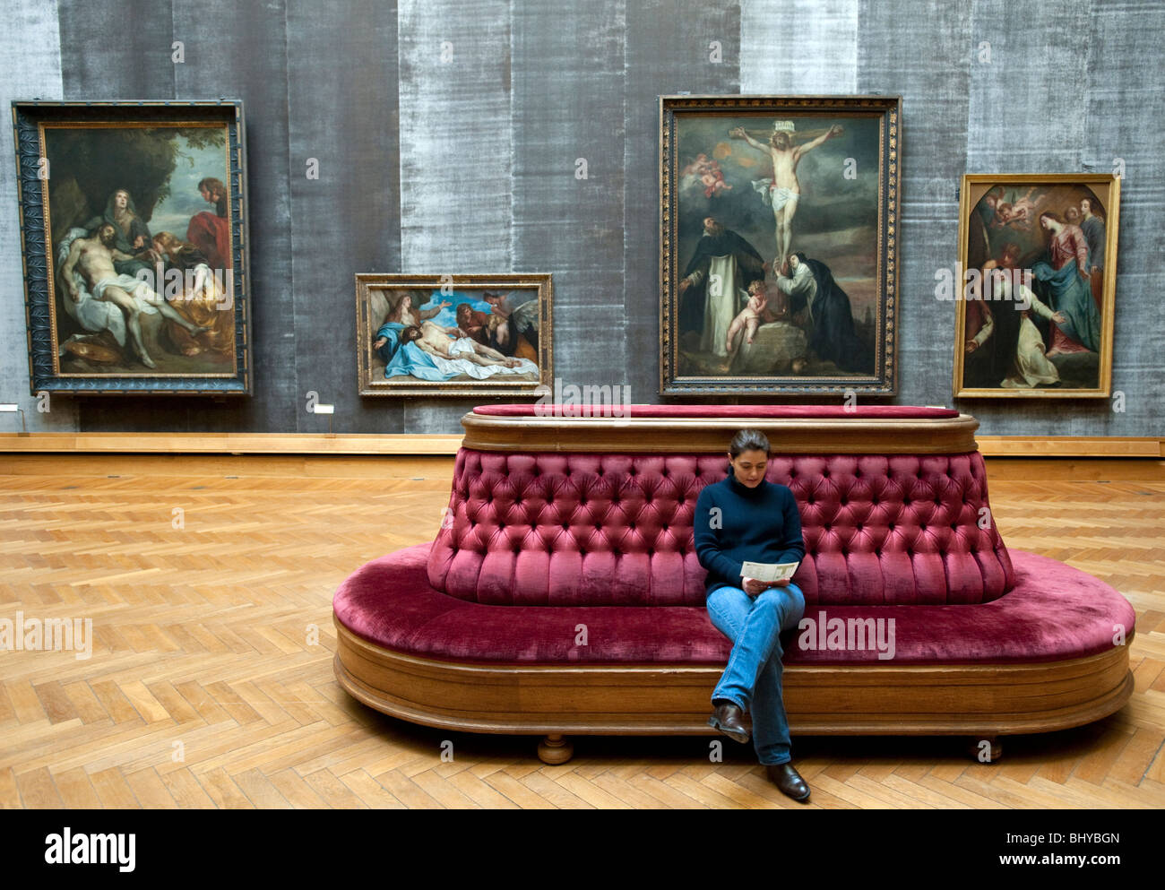 Interior de la sala de Rubens en el Museo Real de Bellas Artes de Amberes, Bélgica (BHZ) Foto de stock