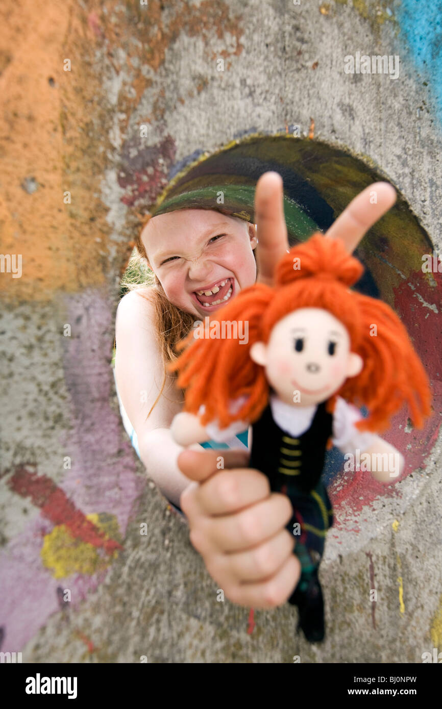 Riendo muñeca fotografías e imágenes de alta resolución - Alamy