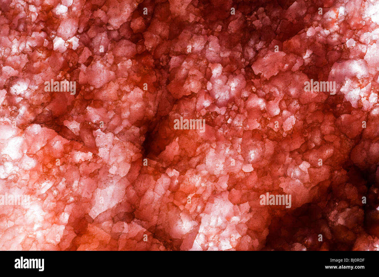 Sección de roca cristalina, cuarzo rosa, fotografiado con luz transmitida Foto de stock