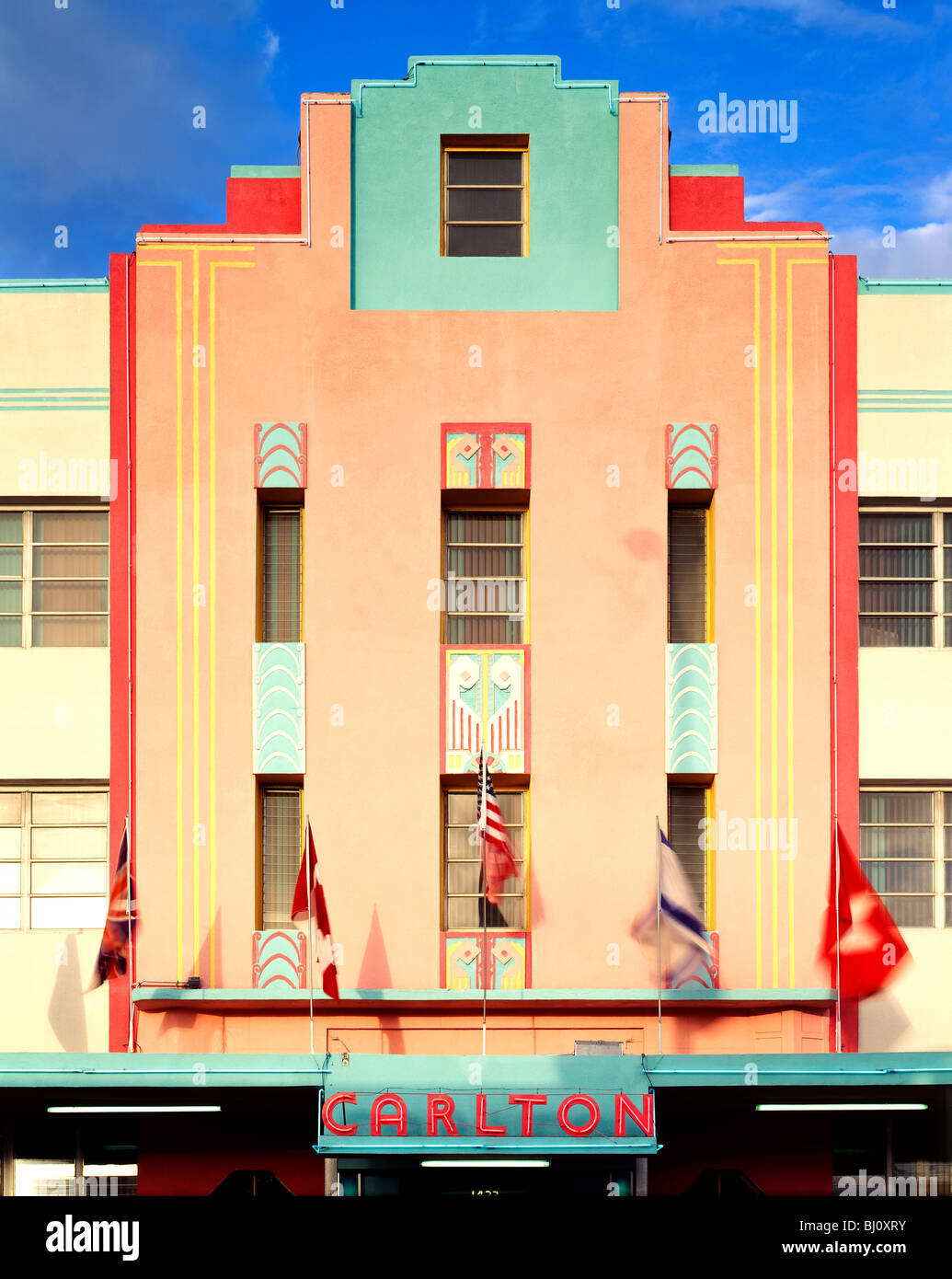 Carlton Hotel edificio de estilo arquitectónico Art Deco en la revitalizada South Beach, Miami, Florida, EE.UU. Foto de stock