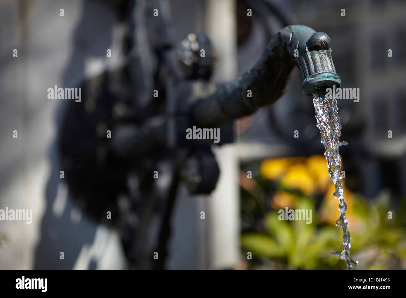 Grifo de agua potable fuente en Ginebra, Suiza Fotografía de stock - Alamy