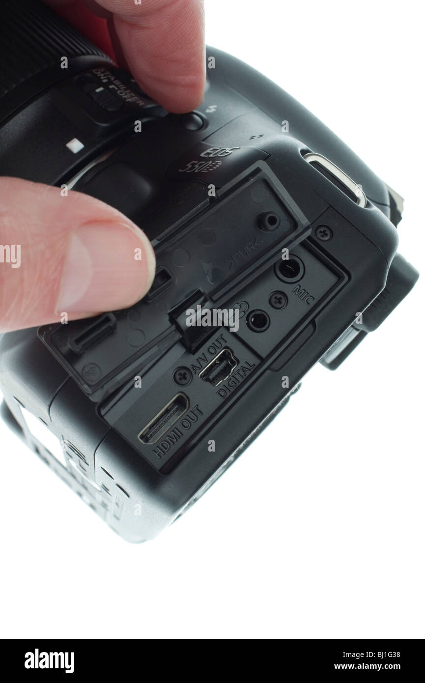 Canon EOS 550D - Interfaz de Puertos para micrófono, control remoto, USB y  HDMI con tapa de goma Fotografía de stock - Alamy