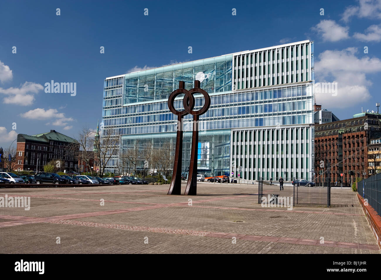 Edificio de oficinas con ZDF Deichtorcenter oficina, almacén, distrito histórico del centro de la ciudad de Hamburgo, Alemania, Europa Foto de stock