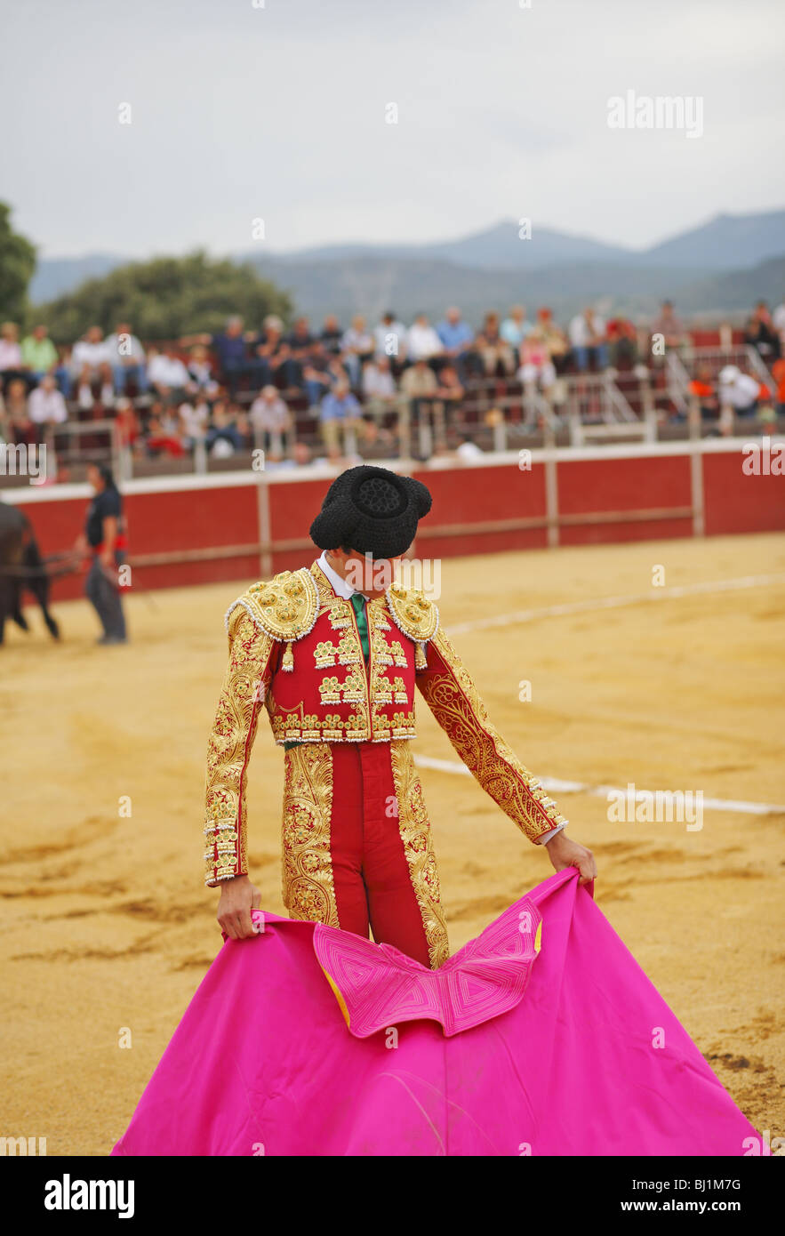 Matador preparando para la corrida de toros, corrida en Alpedrete, España Foto de stock