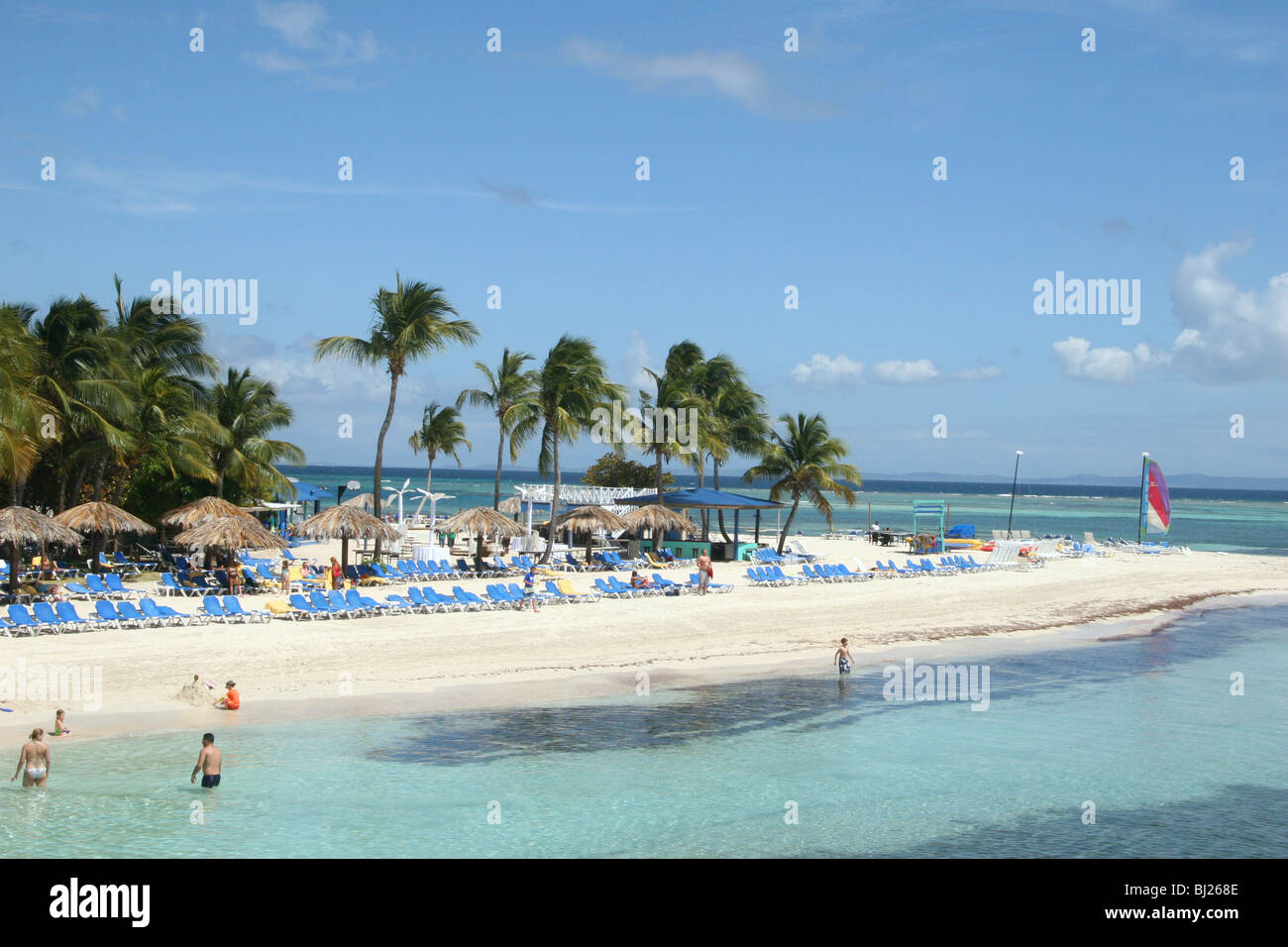 La playa en la Isla de Palomino, Puerto Rico, propiedad de El Conquistador  Resort. Vista desde el ferry Fotografía de stock - Alamy