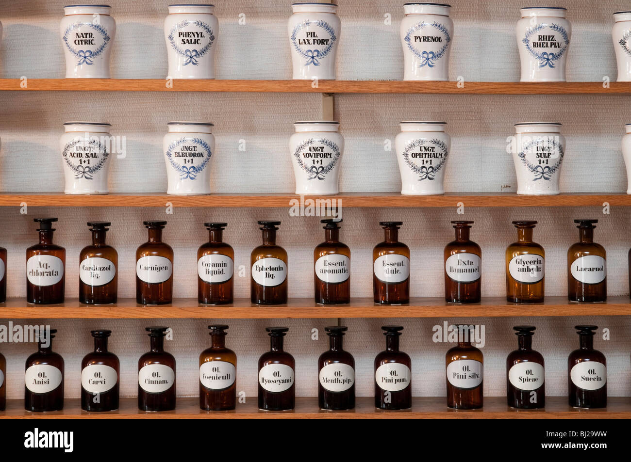 Museo de la farmacia, Bad Muenstereifel, Eifel, Renania del Norte-Westfalia, Alemania Foto de stock