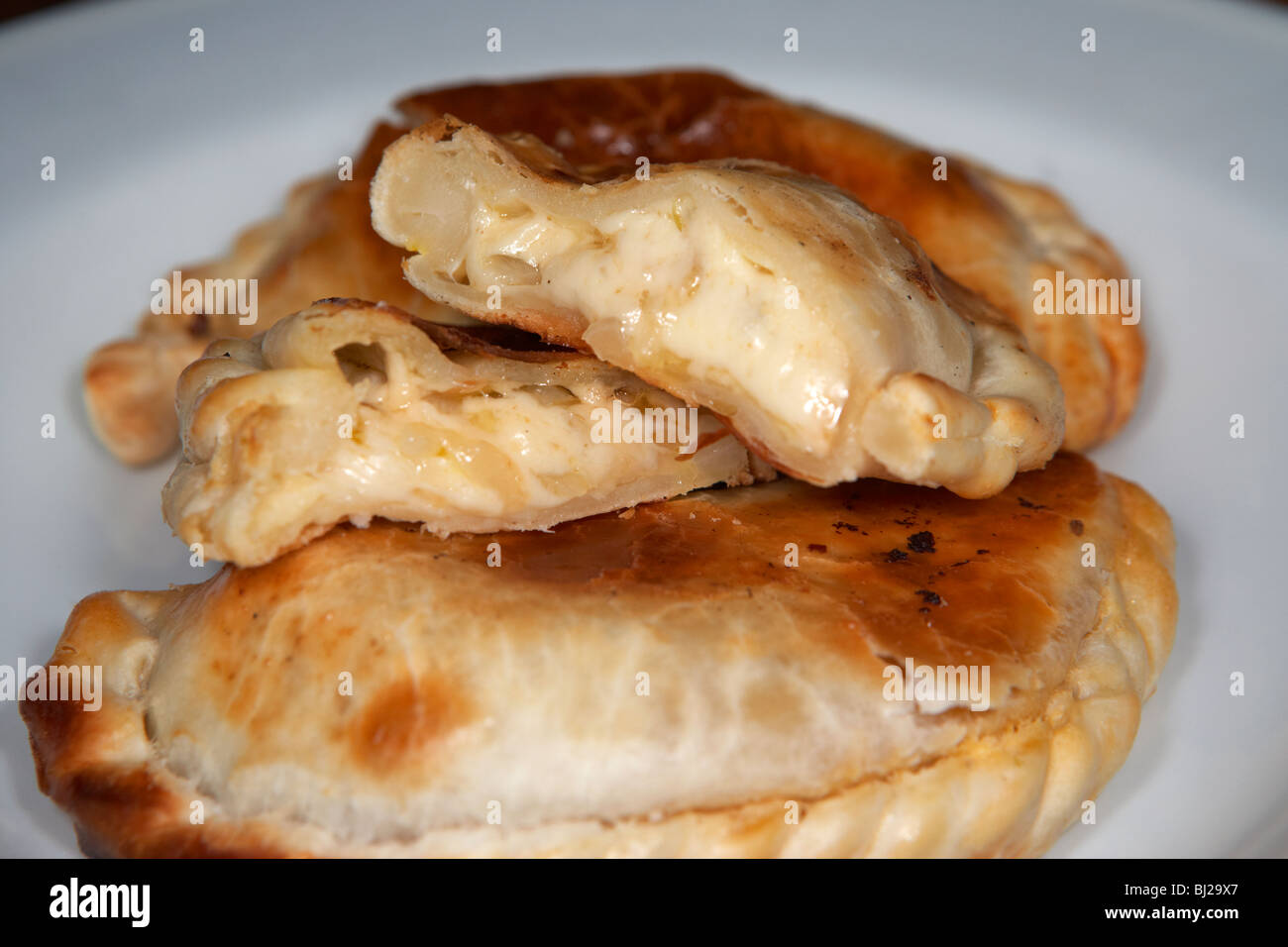 Las empanadas de cebolla queso vegetariana panes de una explicación en buenos aires argentina Foto de stock