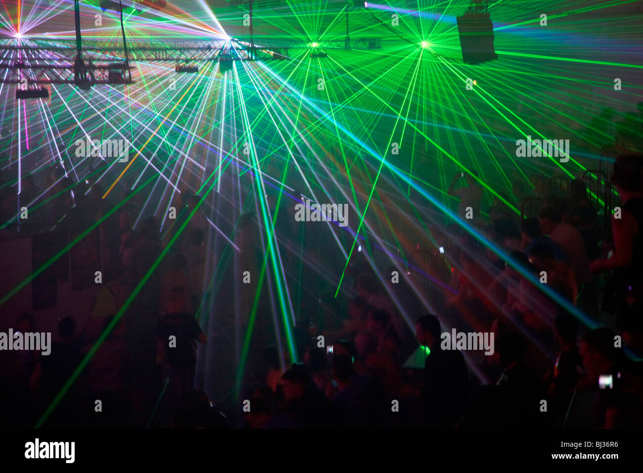 Laser show fotografías e imágenes de alta resolución - Alamy