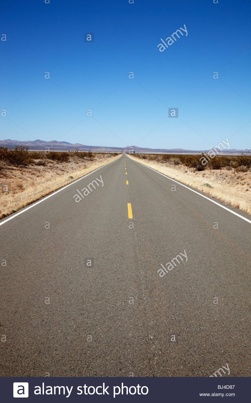 Largo recto camino abierto State Road 9 suroeste de 'Nuevo México' Foto de stock
