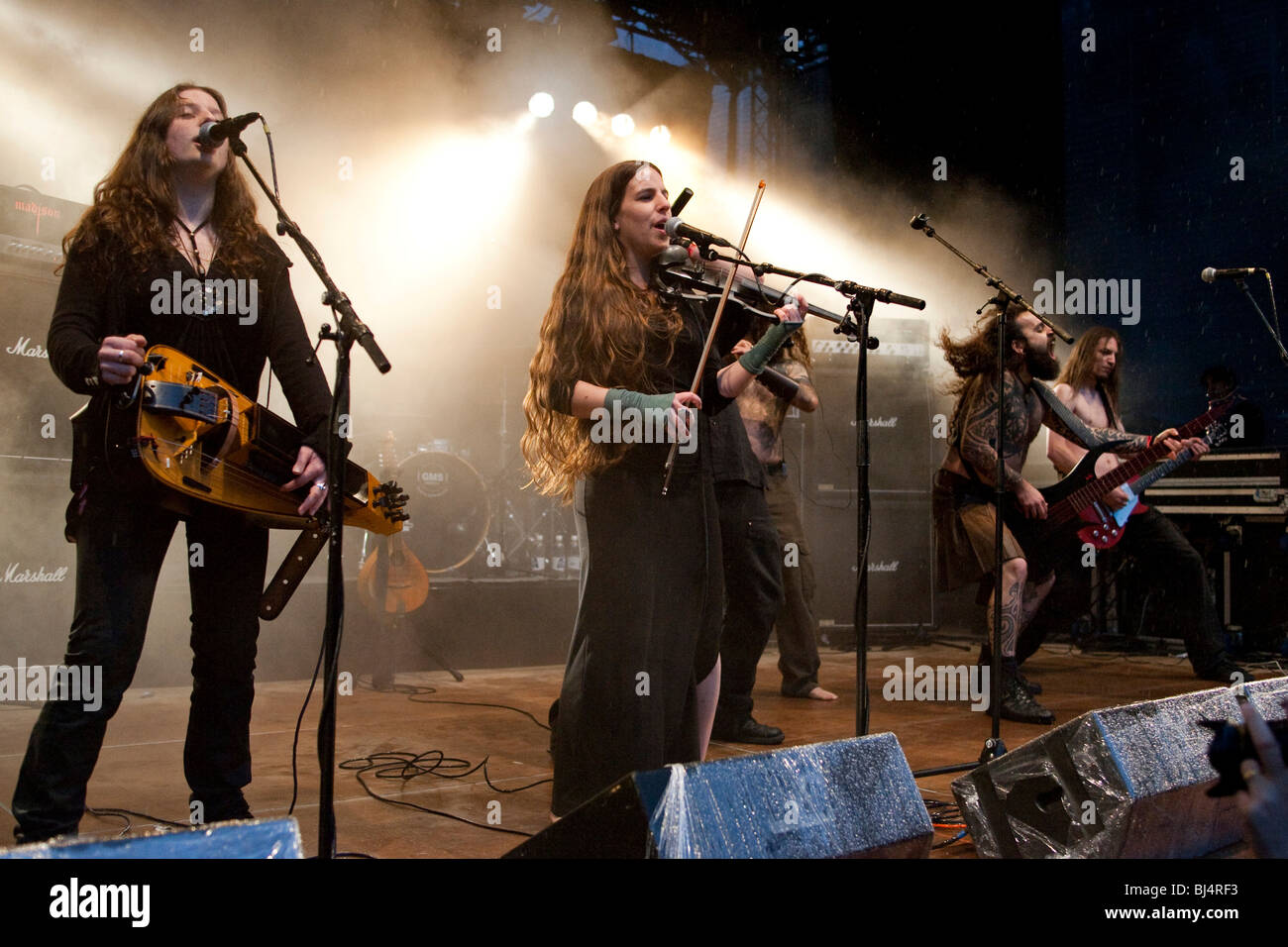 Los suizos Eluveitie metal pagano de la banda en vivo en el Festival  Rocksound en Huttwil, Berna, Suiza Fotografía de stock - Alamy