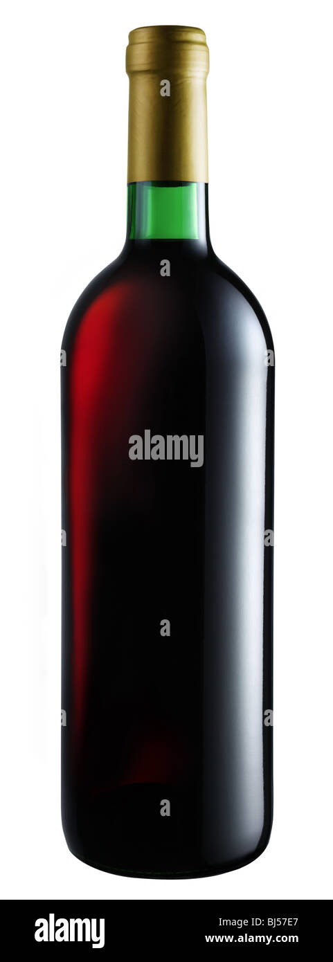 Botella de vino rojo sobre fondo blanco aislado Foto de stock