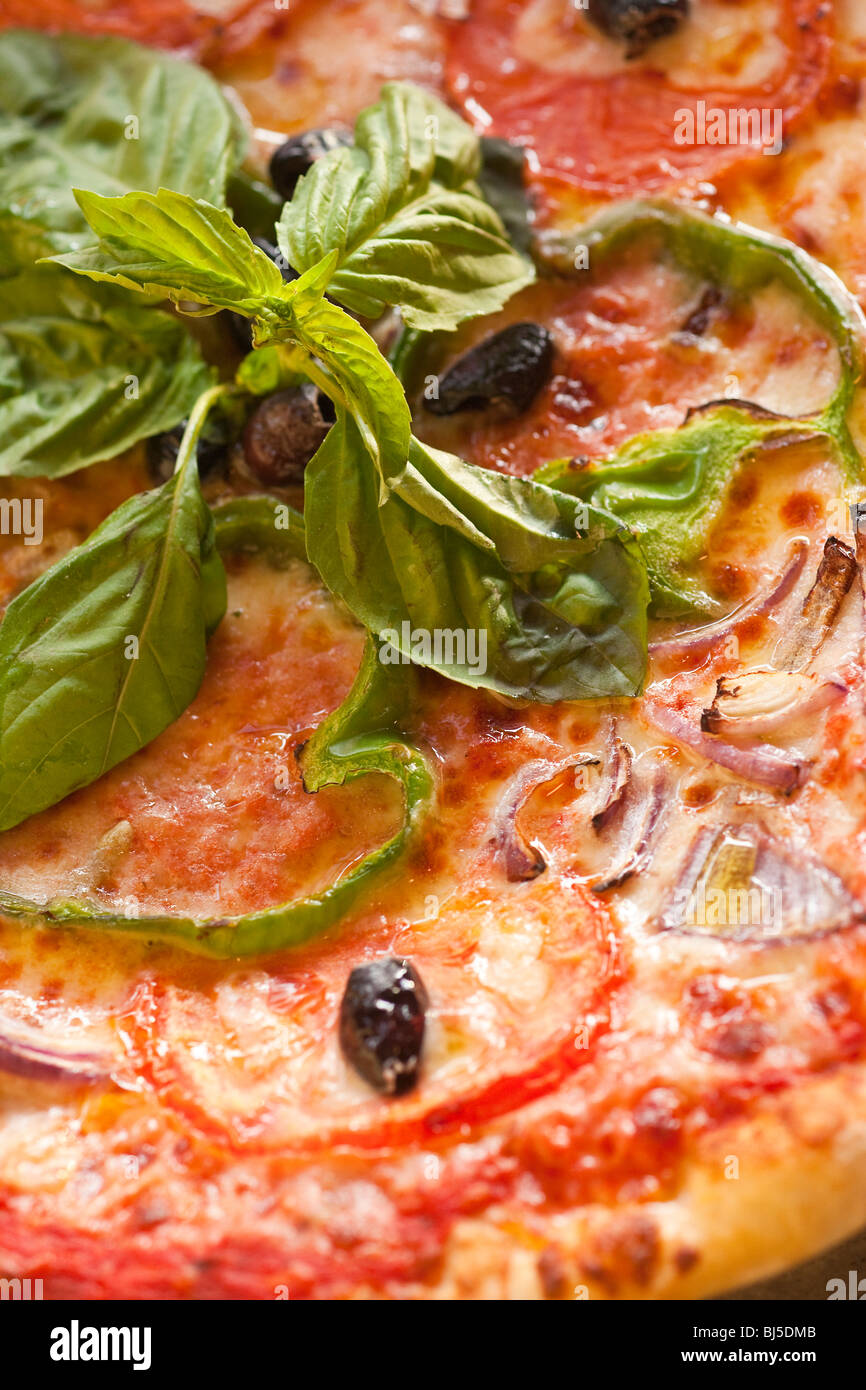 Pizza vegetariana de estilo siciliano, Sicilia por Gino Restaurante Italiano en Ventura, California, Estados Unidos de América Foto de stock