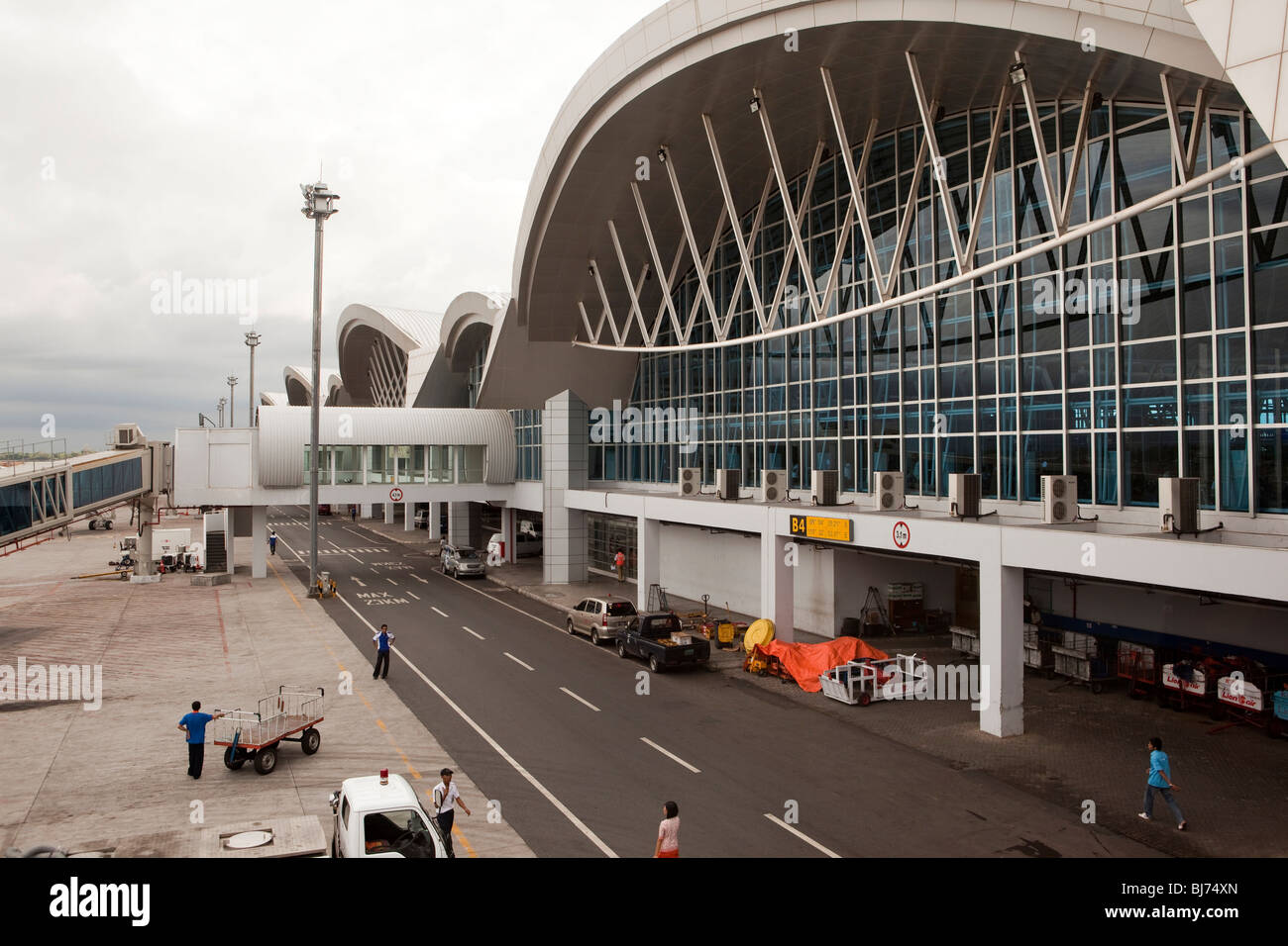 Makassar, Sulawesi, Indonesia, Aeropuerto Internacional nuevo edificio terminal Foto de stock