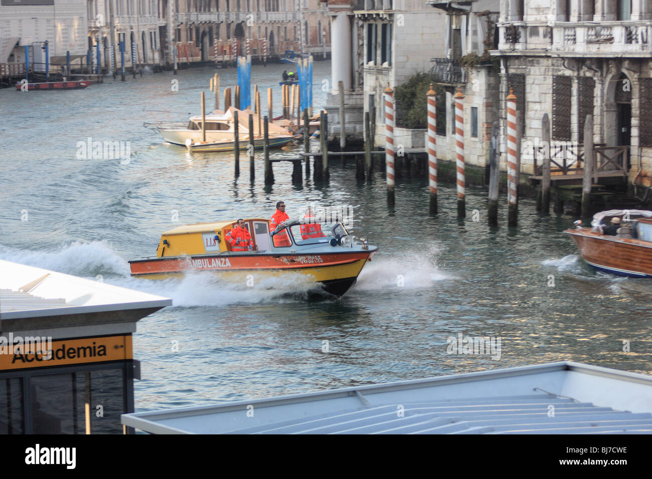 Ambulanza - Venezia - Ambulance Emergenza en lancha al Gran Canal de Venecia Foto de stock