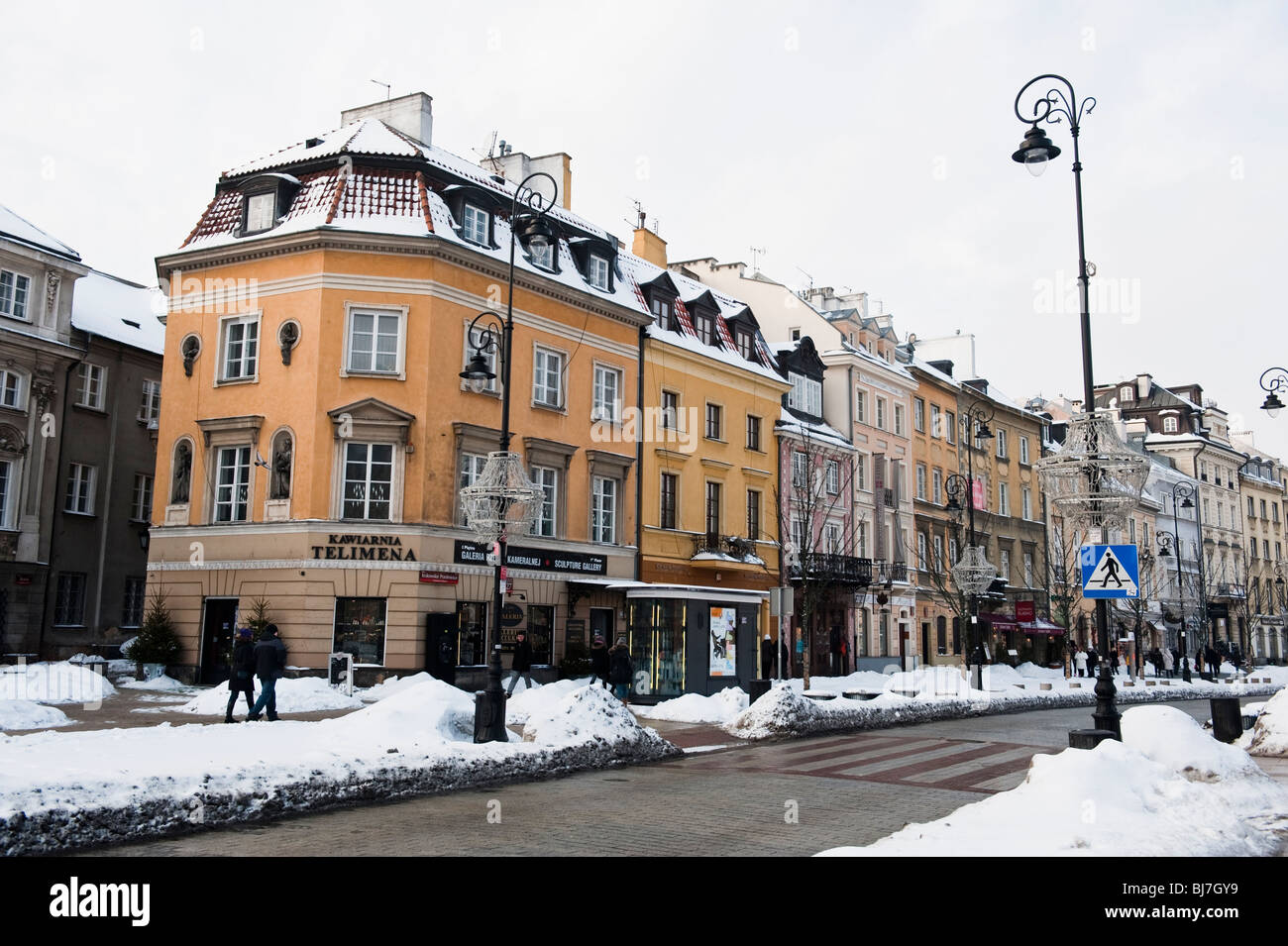 Varsovia Polonia Calle Krakowskie Przedmiescie en enero Foto de stock