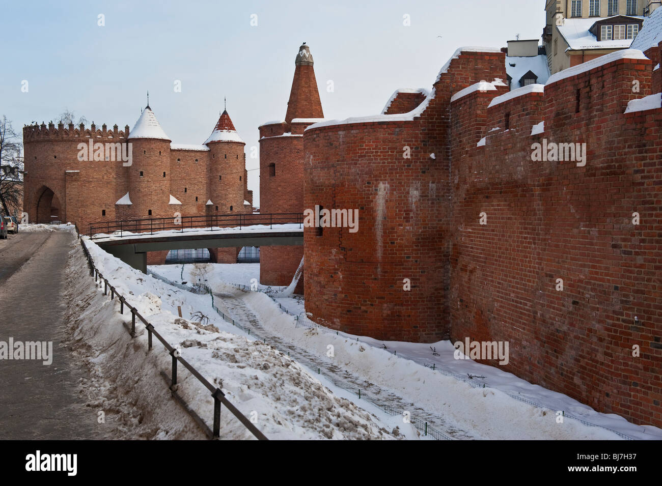 El Barbican en el casco antiguo de Varsovia Polonia Foto de stock