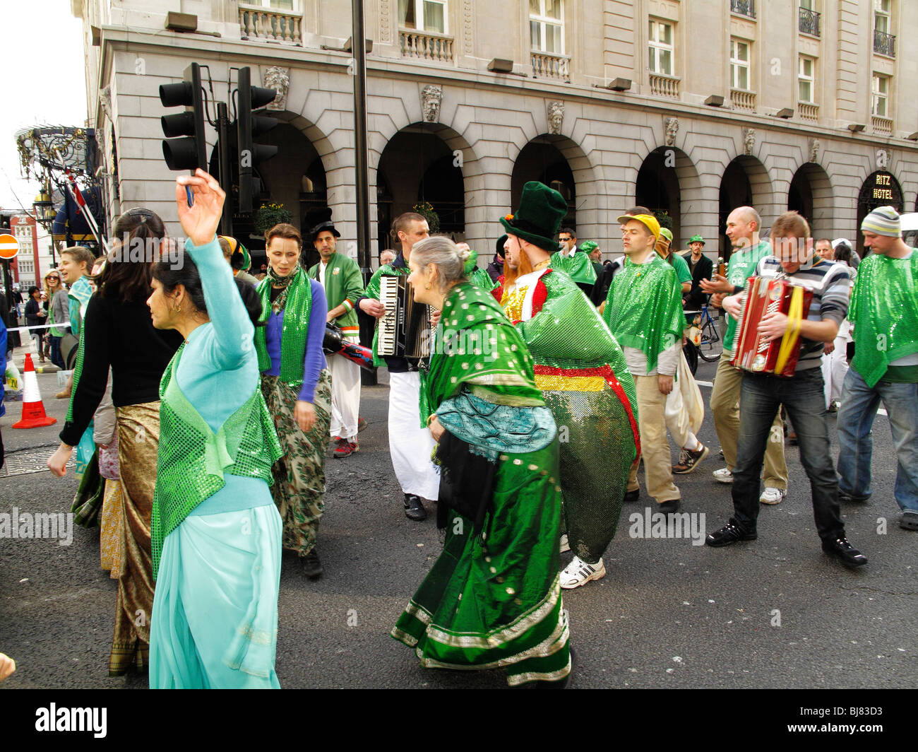 Seguidores Hare Krishna Na Rua Imagem Editorial - Imagem de internacional,  grupo: 229121160