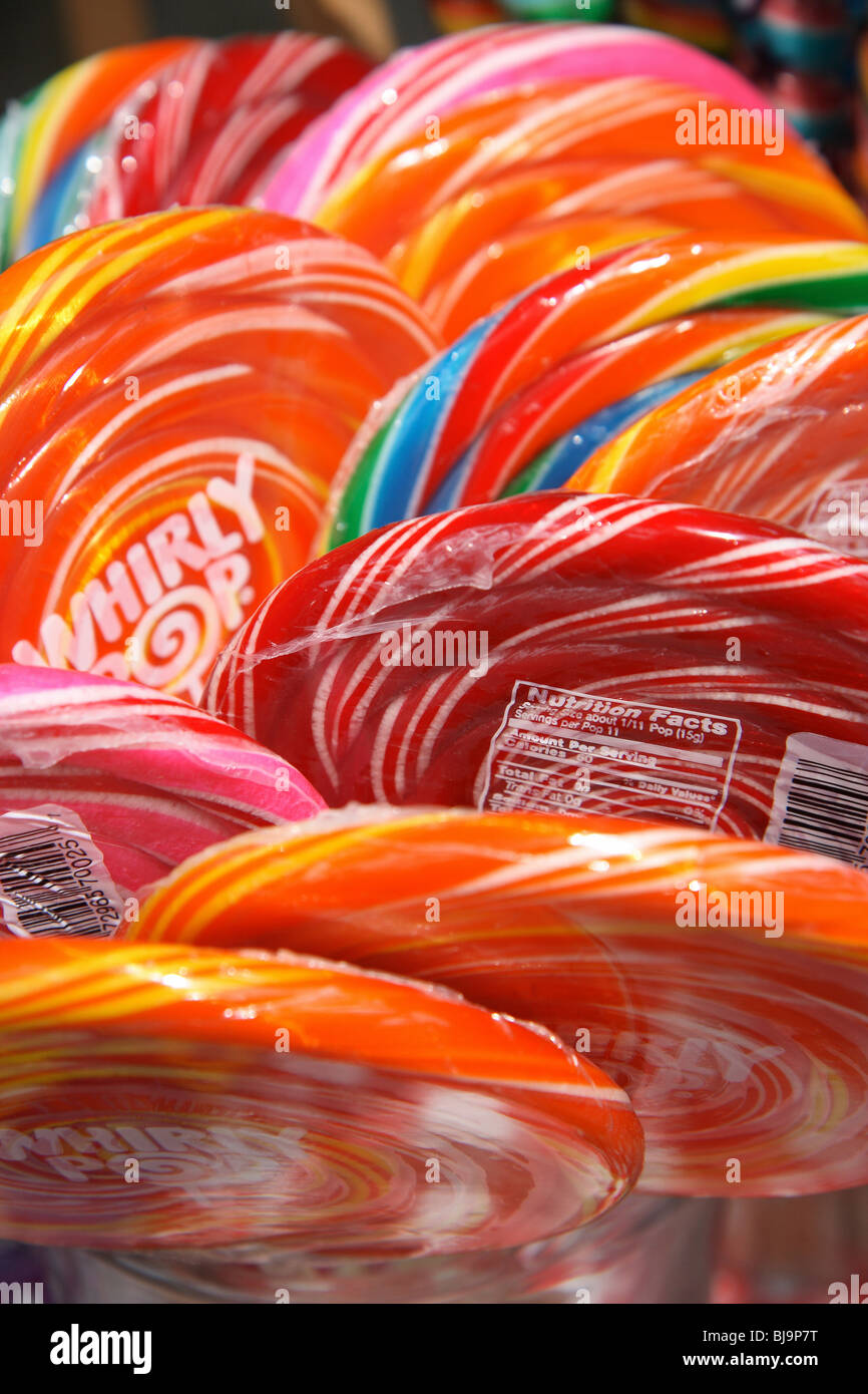 Chupando paletas fotografías e imágenes de alta resolución - Alamy