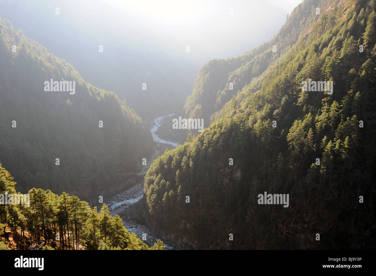 River Gorge en la región de Khumbu, Nepal Foto de stock