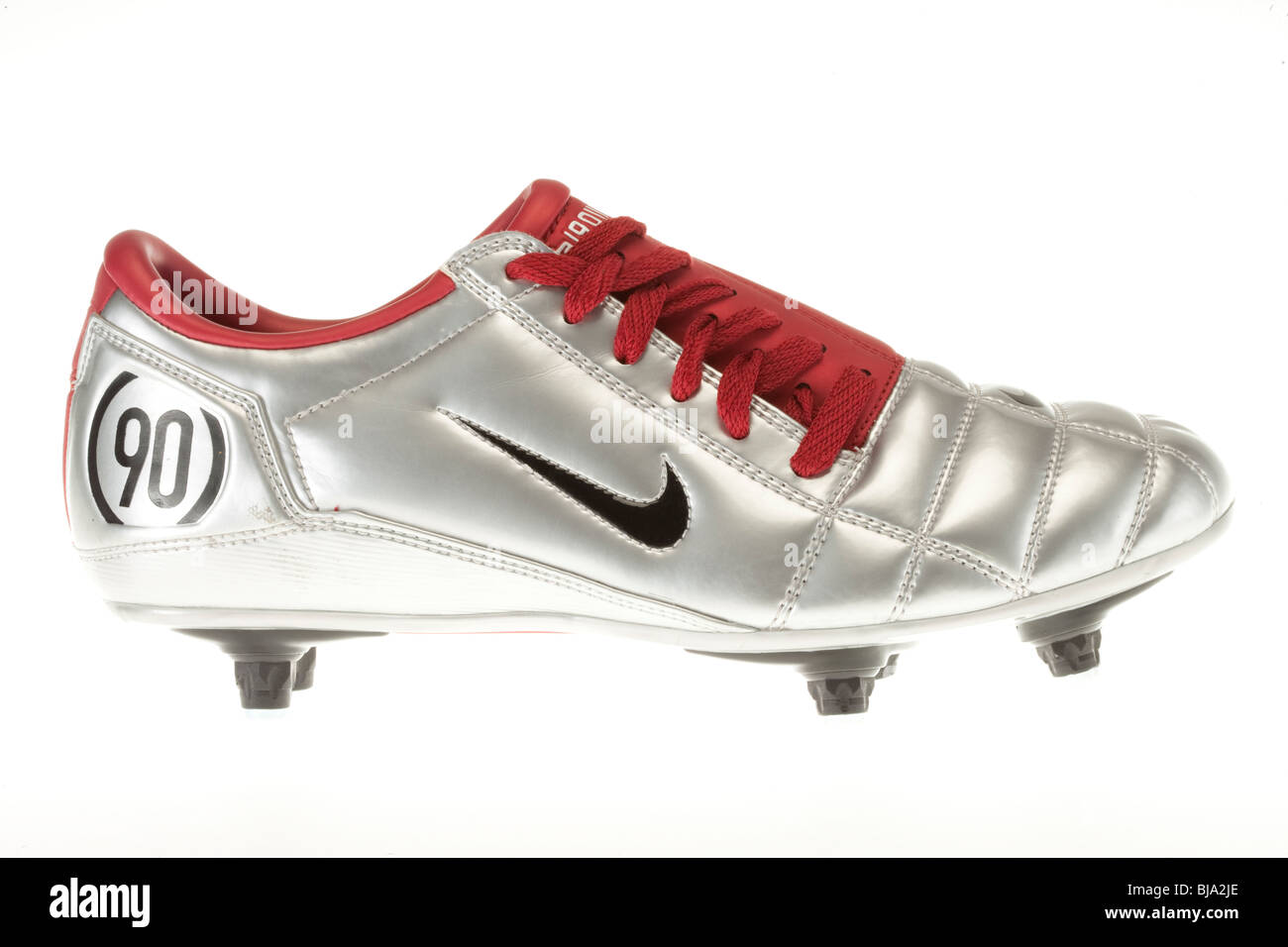 Plata y rojo Nike entrenador de fútbol con espárragos Foto de stock