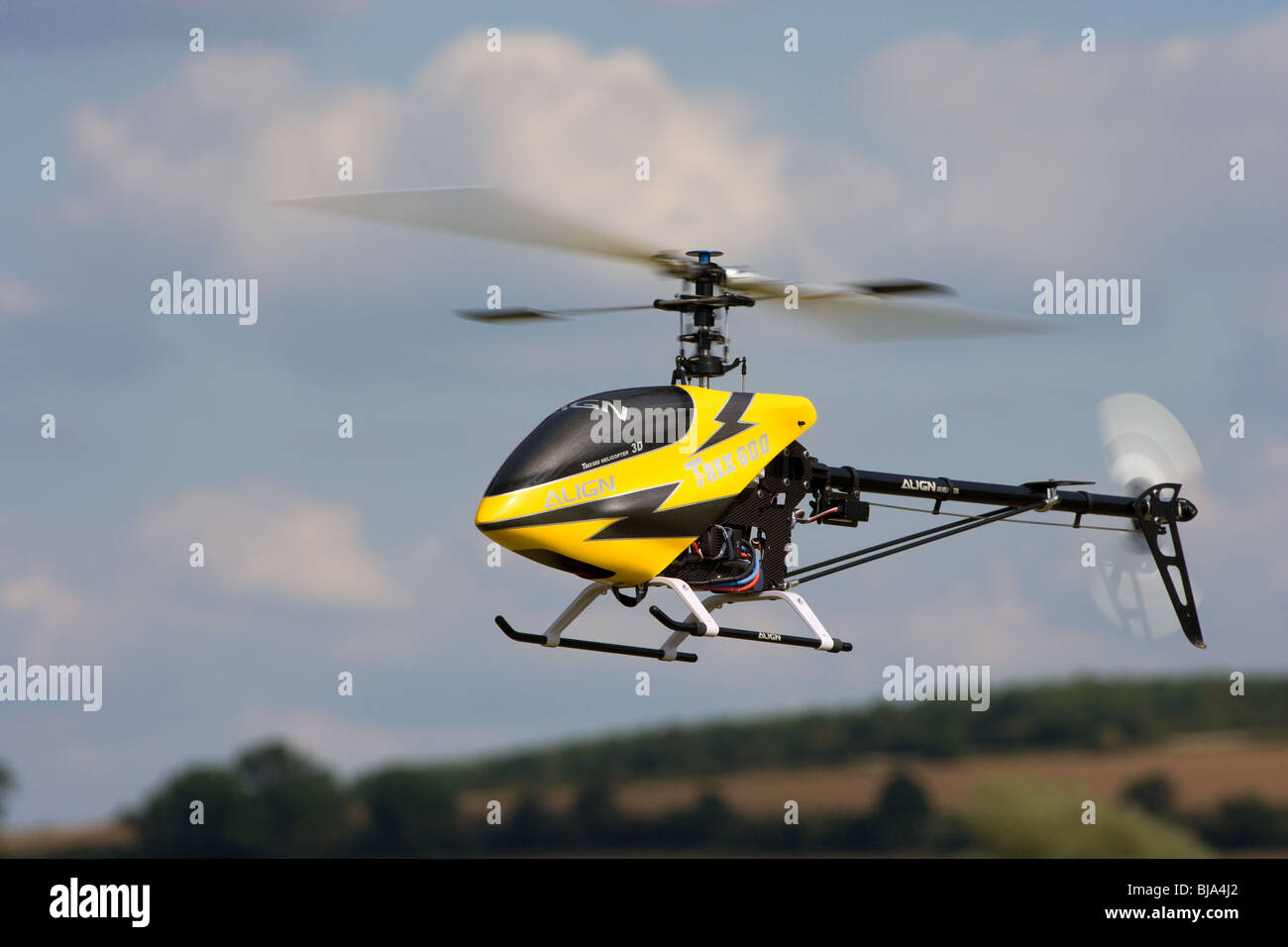 Radio Controlado modelo de helicóptero en vuelo Foto de stock