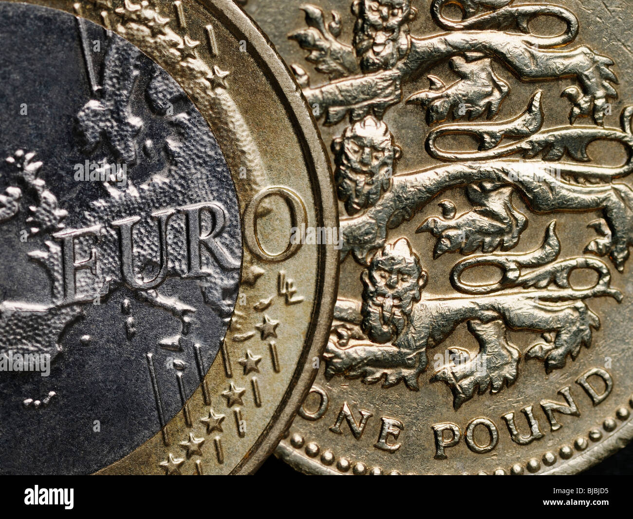 Monedas Euro y la libra de Gran Bretaña y la Unión Europea Foto de stock