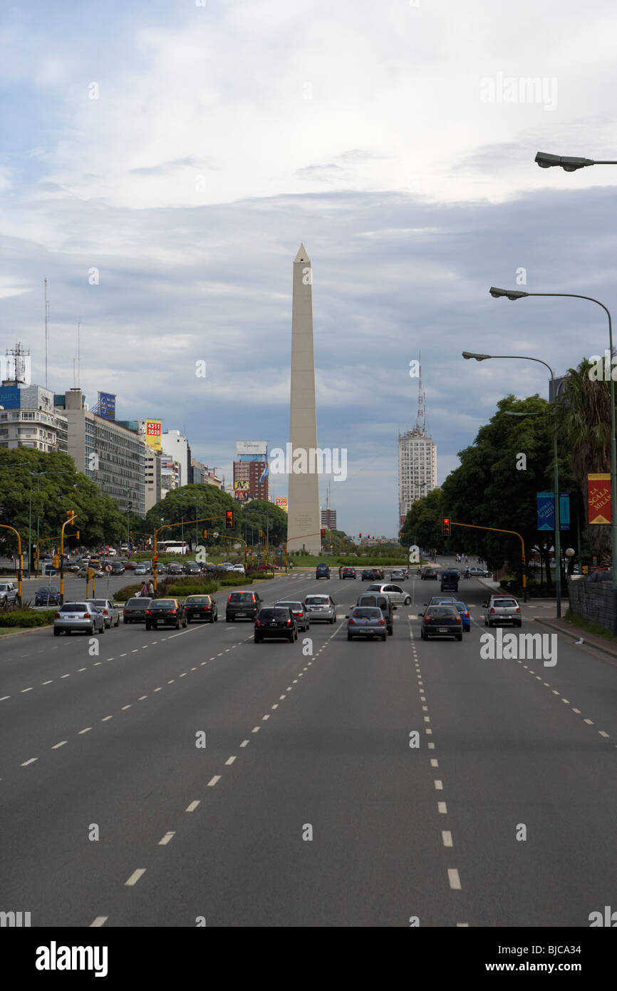 Av Corrientes y el obelisco obelisco de la plaza de la republica, capital federal Buenos Aires República Argentina América del Sur Foto de stock