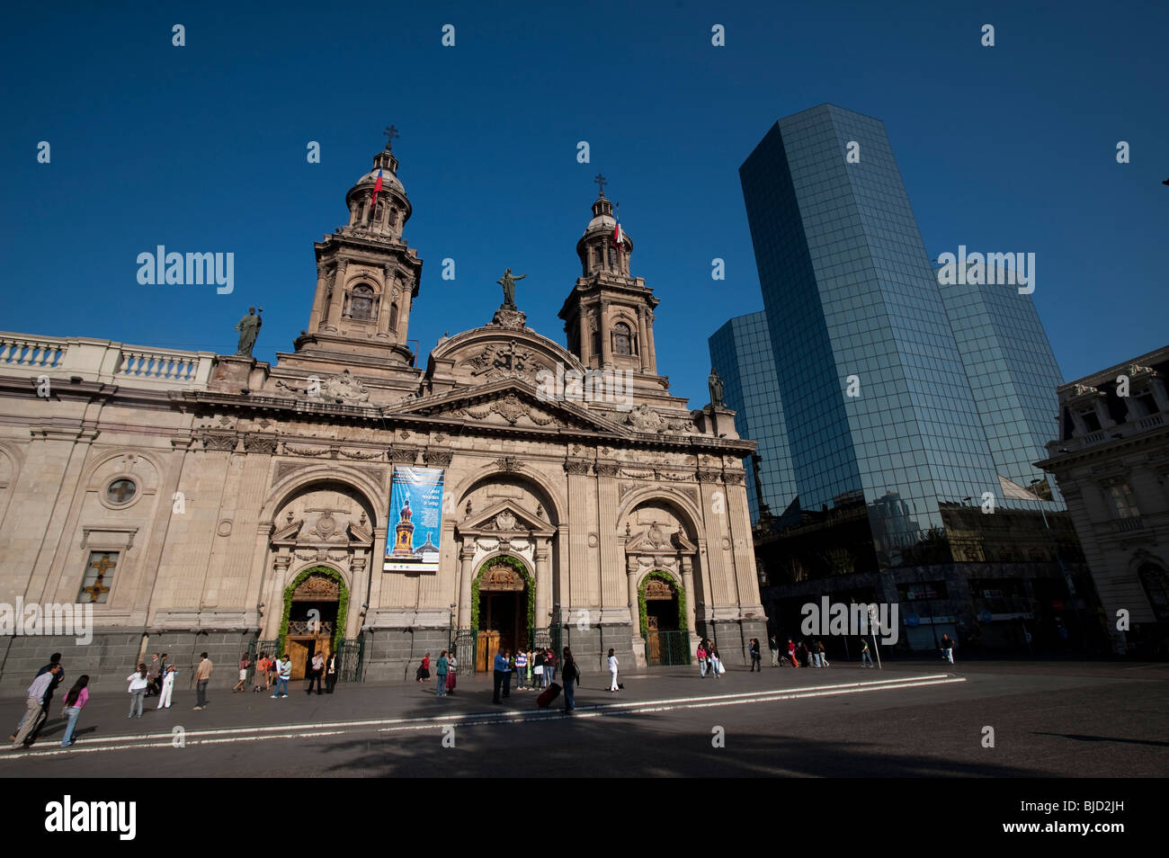 La Catedral Metropolitana de Santiago (en español Catedral