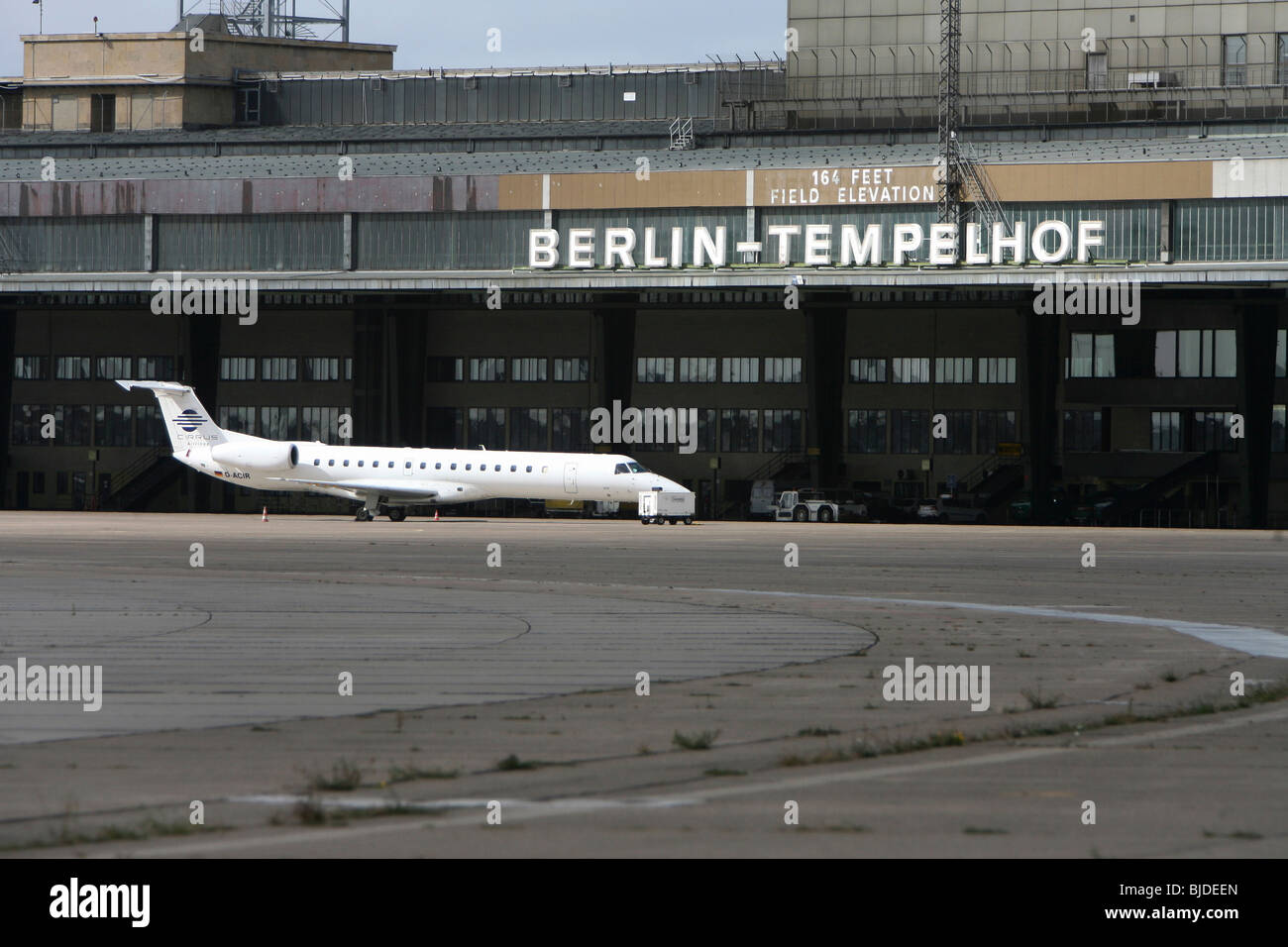 Avión privado en el aeropuerto de Tempelhof, en Berlín, Alemania Foto de stock