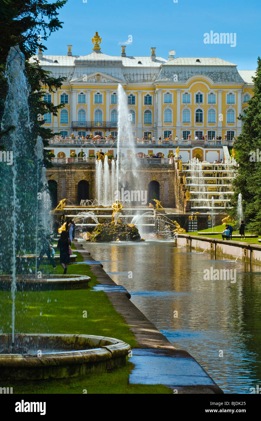 Dvorets Bolshoi (el Grand Palace), Peterhof (Petrodvorets), San Petersburgo, Rusia Foto de stock