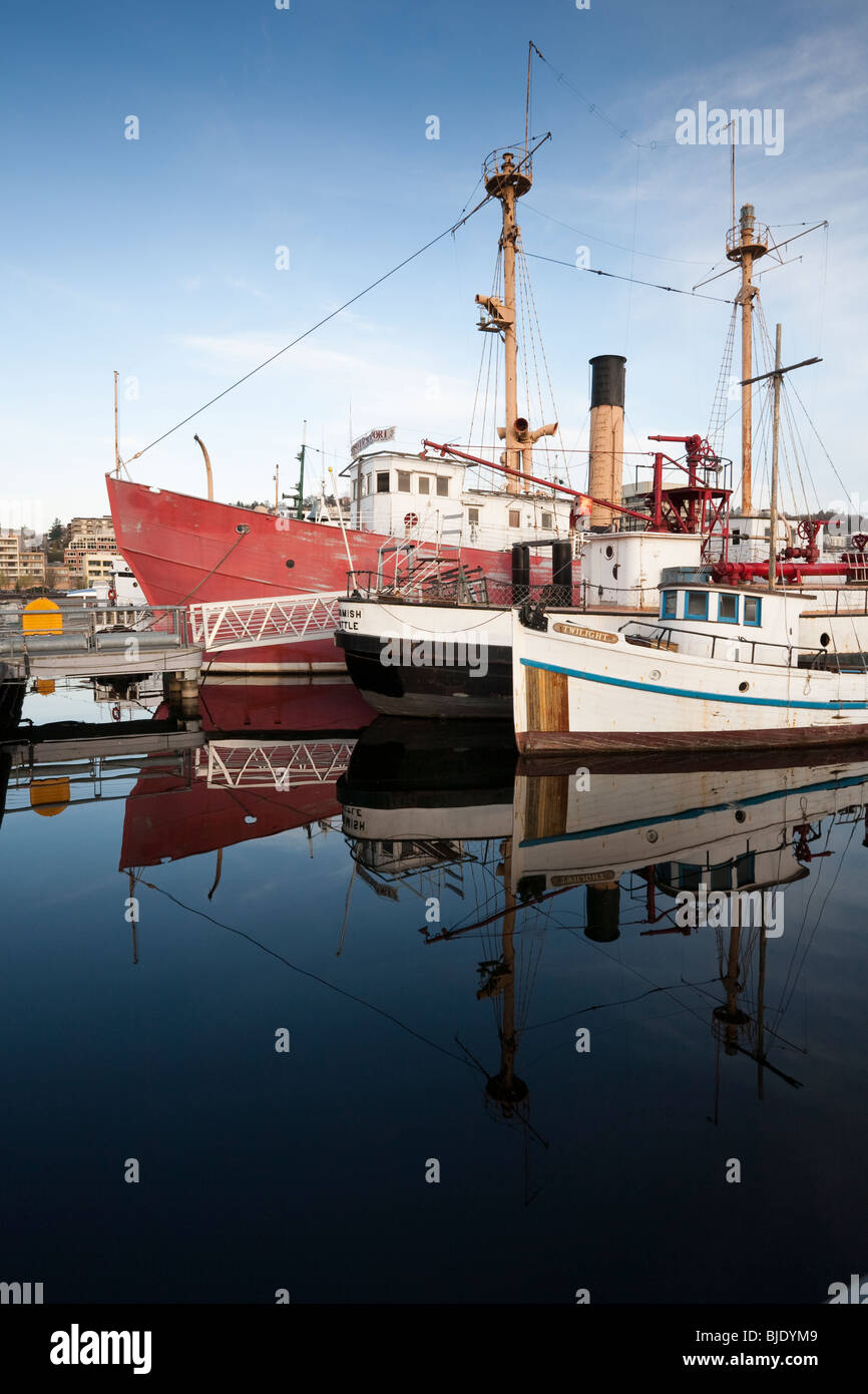 Embarcaciones ancladas en Heritage Warf, Lake Union Park, South Lake Union, Seattle, Washington Foto de stock