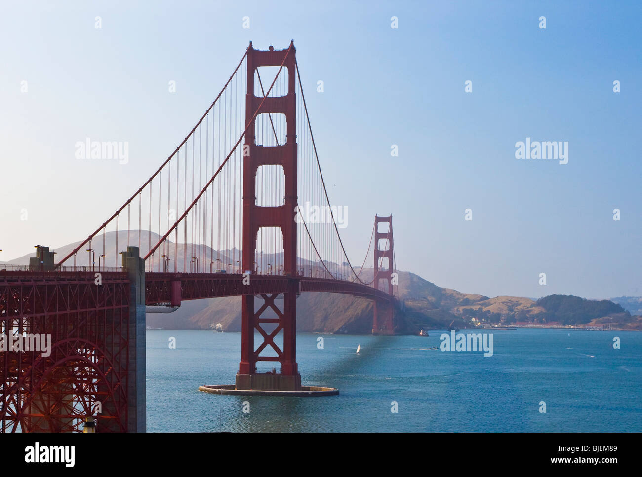 Vista de la bahía de San Francisco con el puente Golden Gate, California, EE.UU. Foto de stock