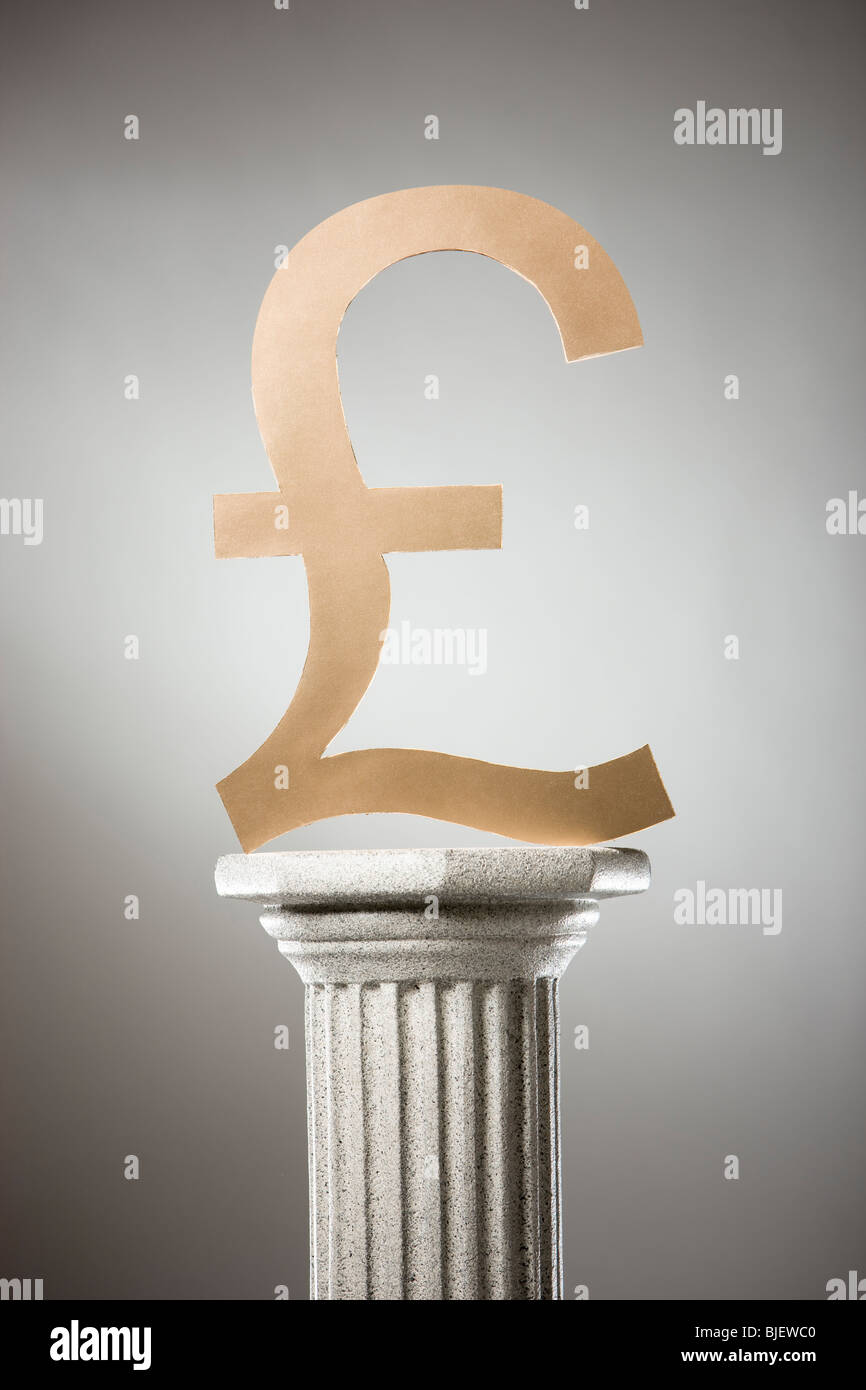 Símbolo de libra en un pedestal Foto de stock