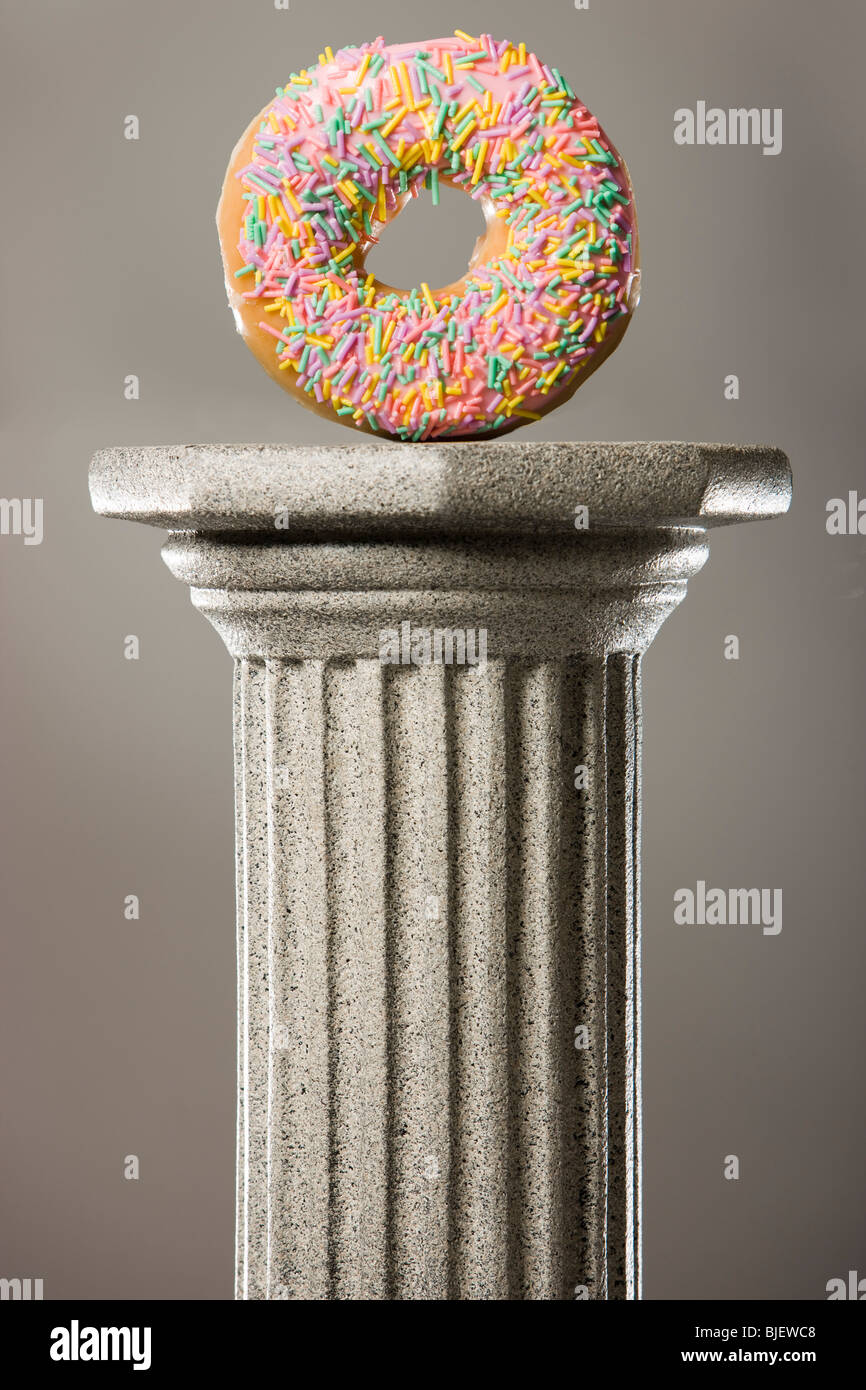 Donut en un pedestal Foto de stock