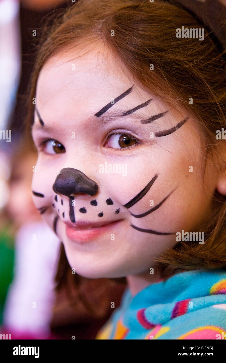 Pintura de cara de gato fotografías e imágenes de alta resolución - Alamy