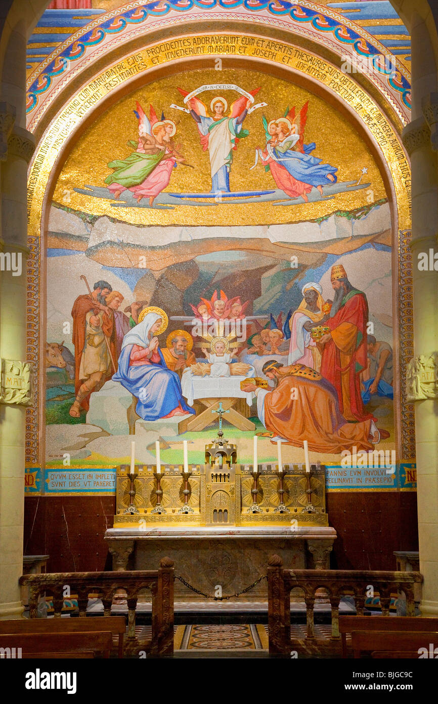 Interior de la Basílica del Rosario, Lourdes Foto de stock
