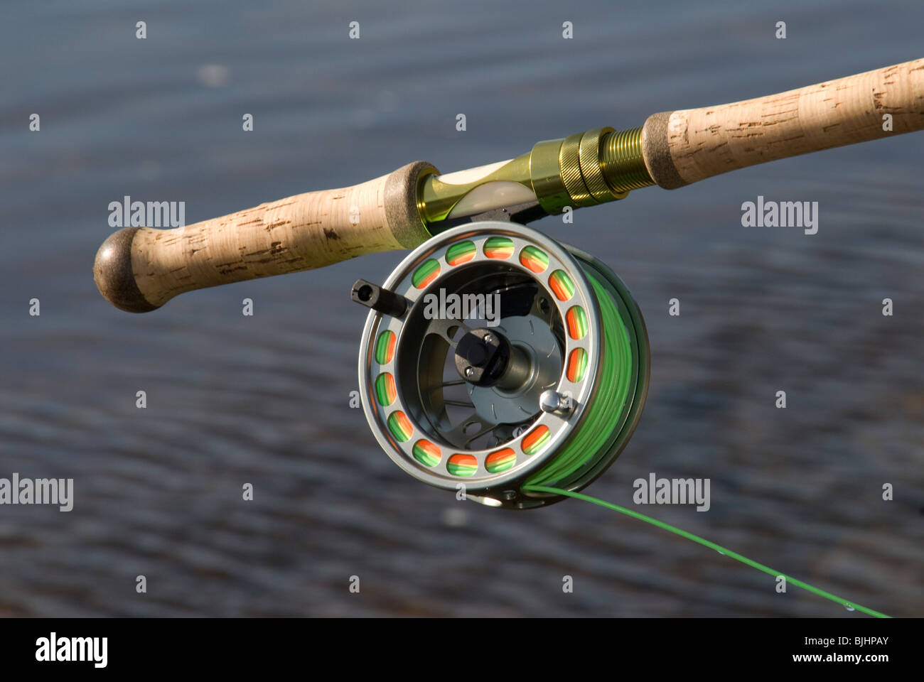 Caña de mosca y carrete usado para la pesca del salmón del Atlántico  Fotografía de stock - Alamy