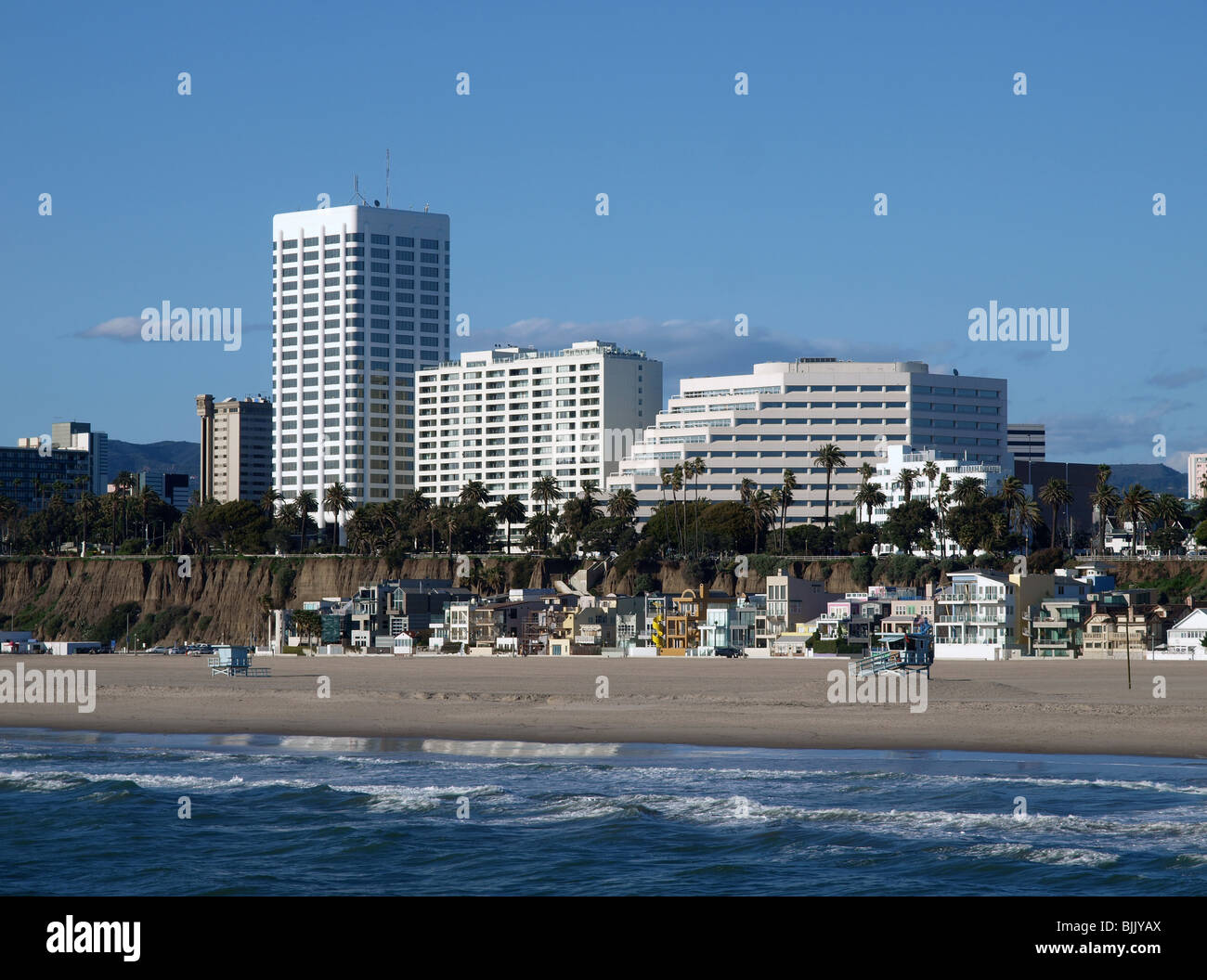 La vida en la costa del sur de California. La famosa playa de Santa Mónica. Foto de stock