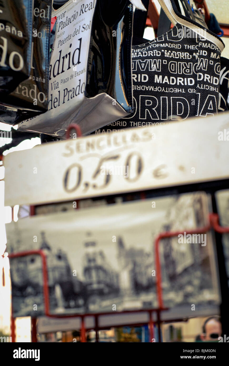 Postales, Gran Via, Madrid, España Foto de stock