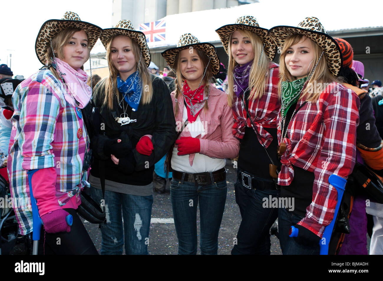 5 jóvenes vaqueras en el desfile de carnaval en Malters, Lucerna, Suiza,  Europa Fotografía de stock - Alamy