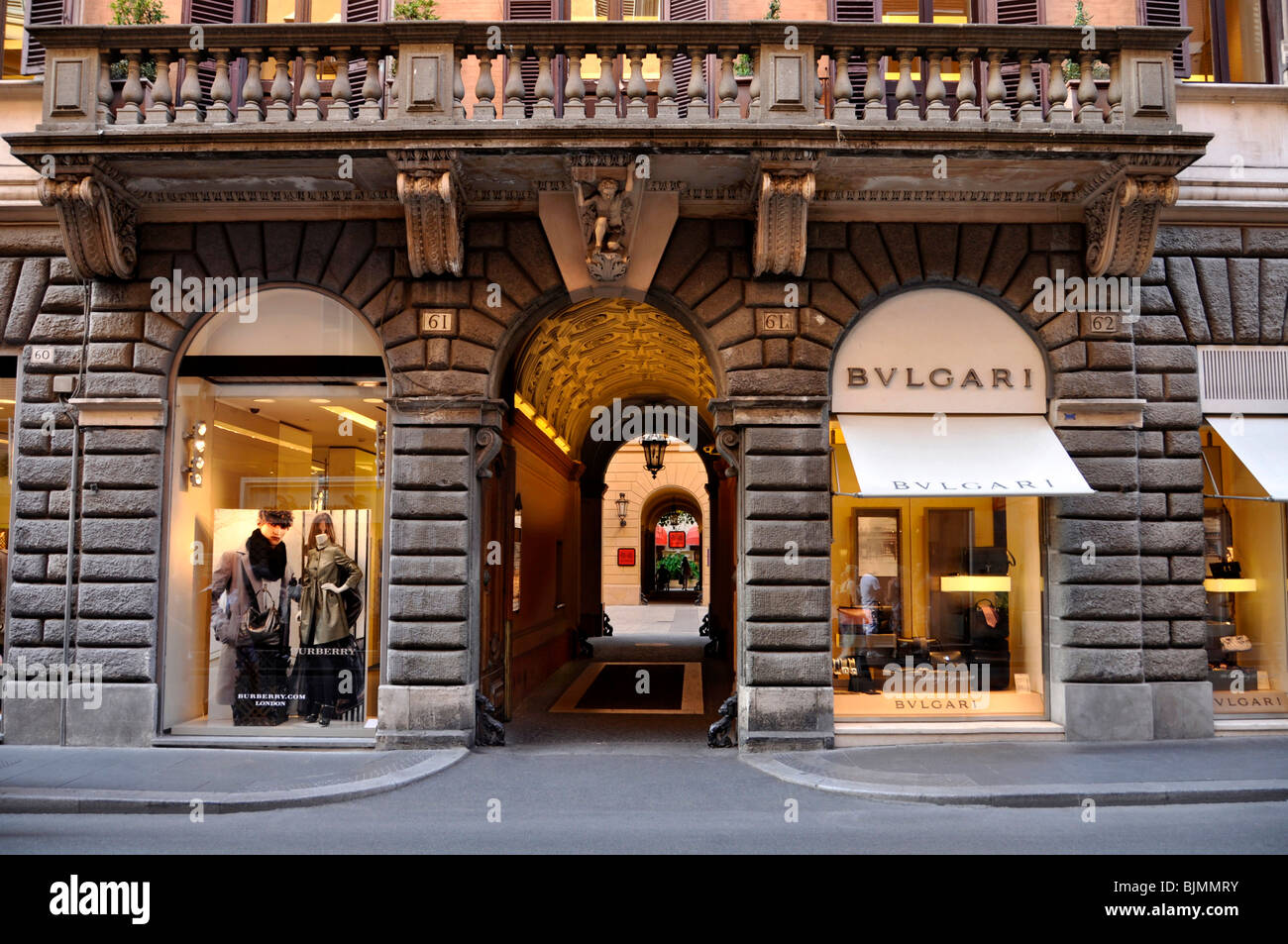 Burberry tienda de moda, joyería Bulgari, Via dei Condotti, Roma, Lazio,  Italia, Europa Fotografía de stock - Alamy