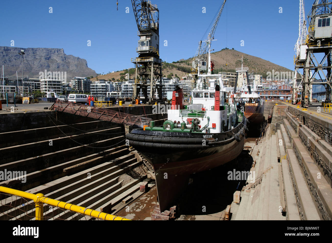 Una efectiva Observatorio meditación Dry Dock operado por una división de ingeniería Hesper Novatech en la costanera de Puerto de Ciudad del Cabo Sudáfrica Fotografía de stock - Alamy Una efectiva Observatorio meditación Dry Dock operado por una división de ingeniería Hesper Novatech en la costanera de Puerto de Ciudad del Cabo Sudáfrica Fotografía de stock - Alamy
